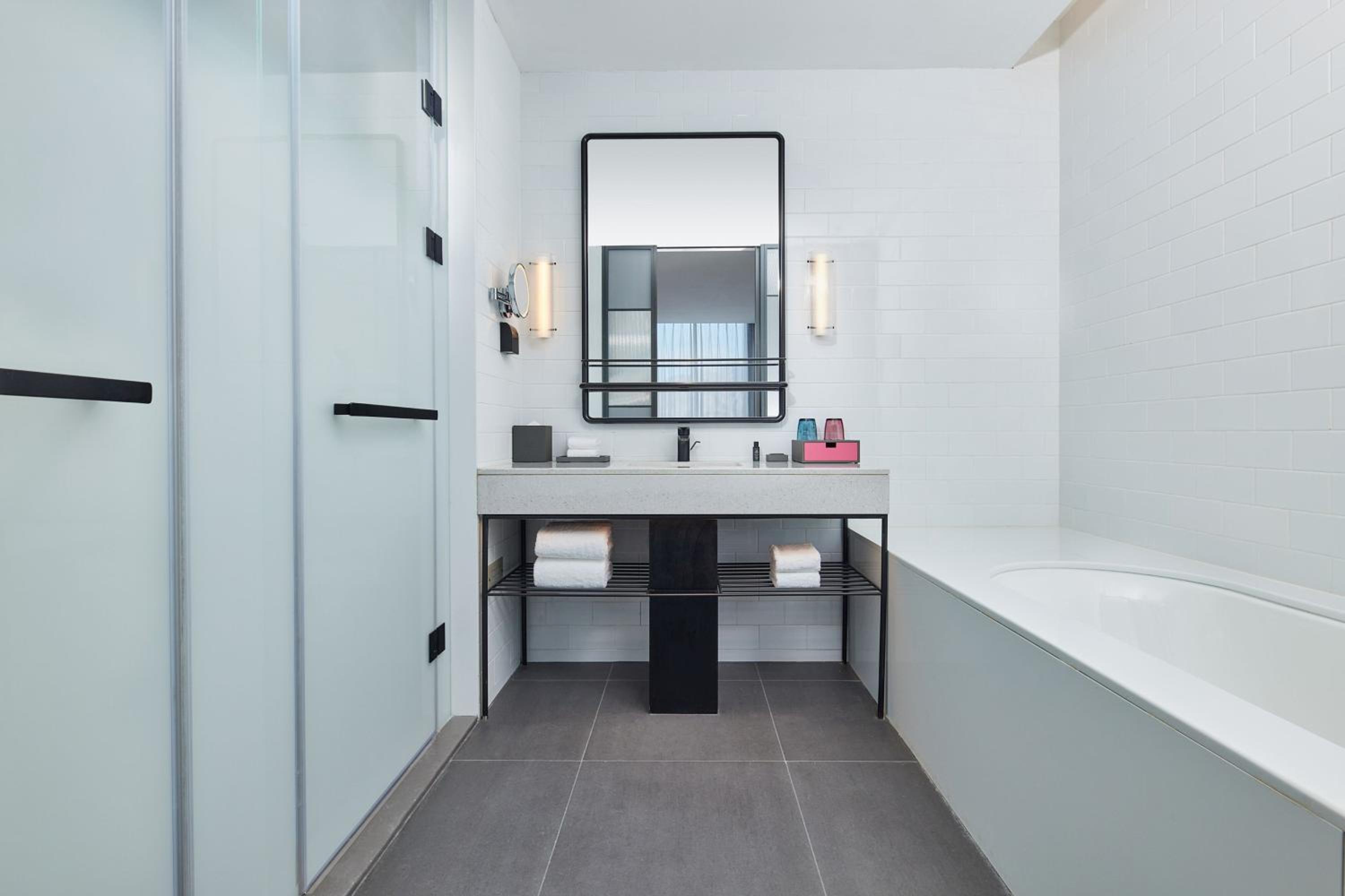 Aloft King Suite photo 3