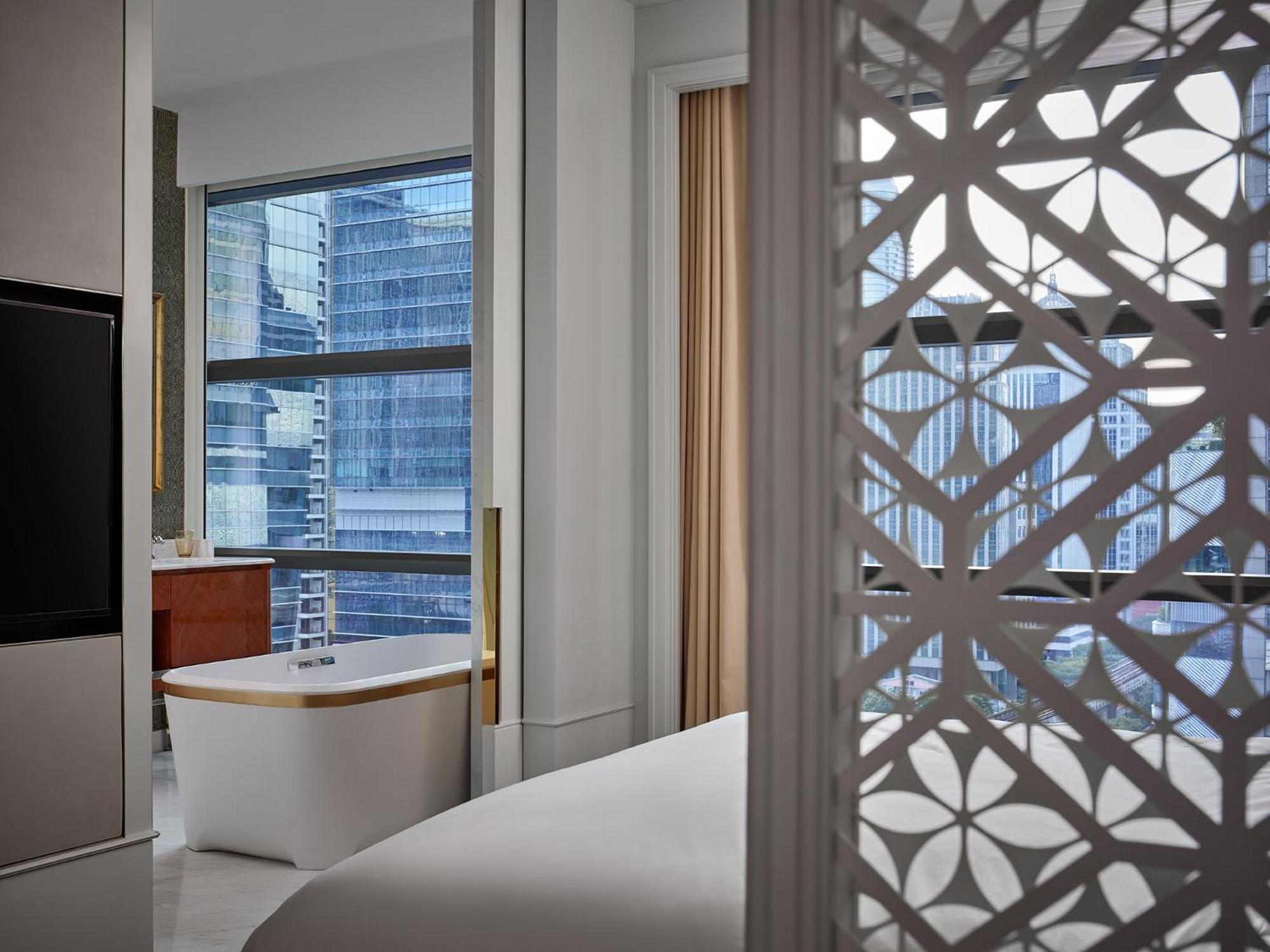 Deluxe King Room with One King Bed (Non Smoking) photo 1