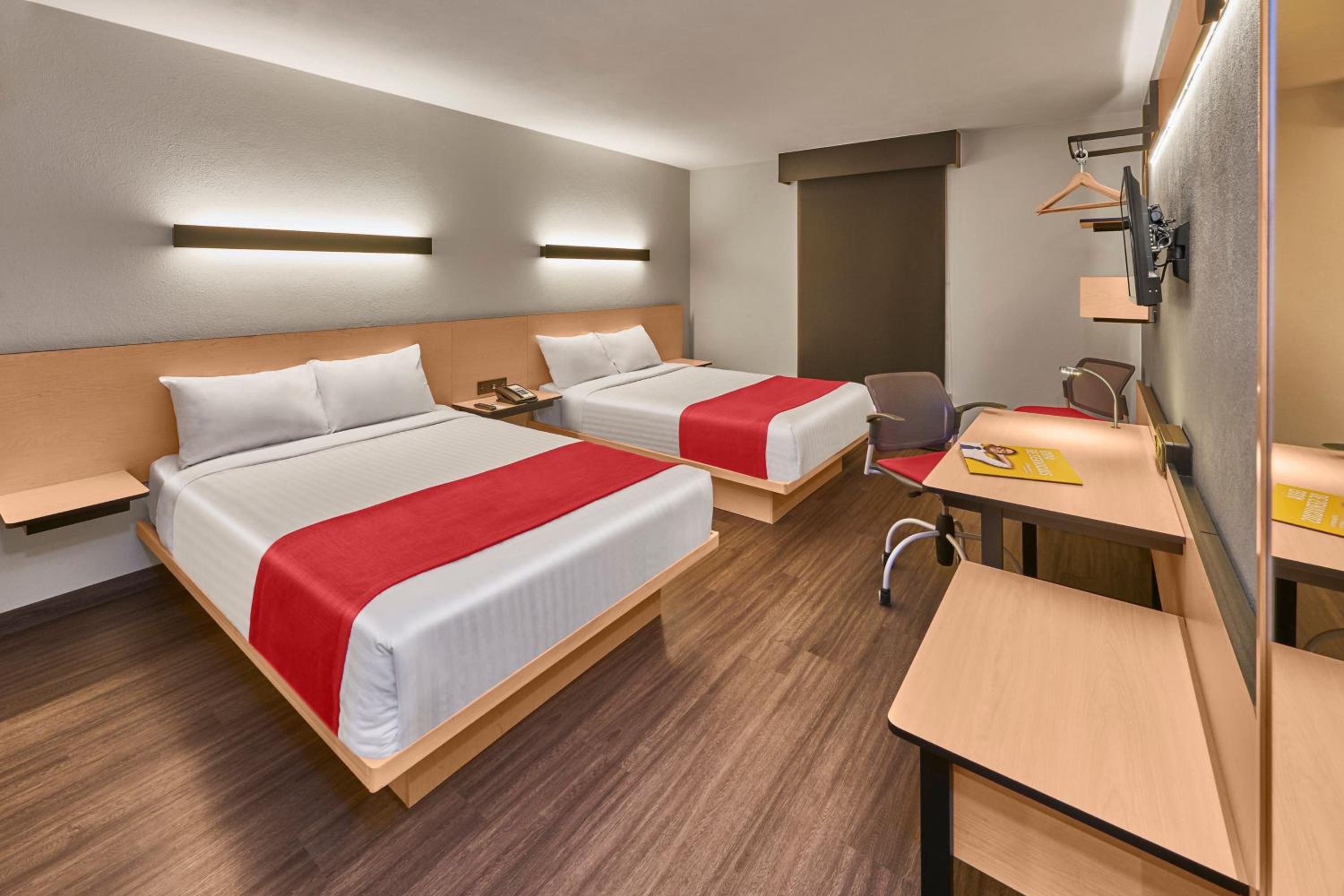 Double Room with Two Double Beds - Photo 12