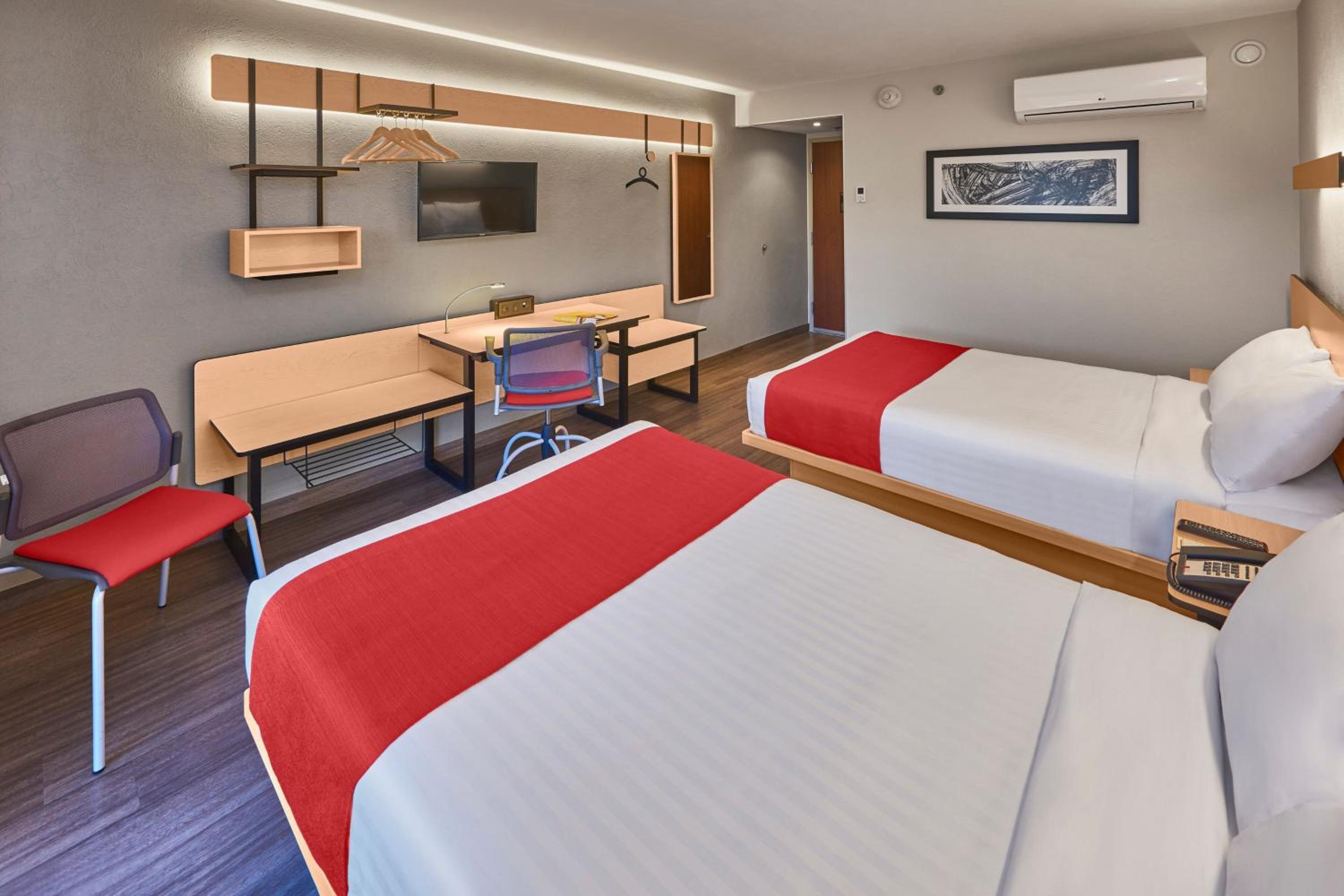 Double Room with Two Double Beds - Photo 13