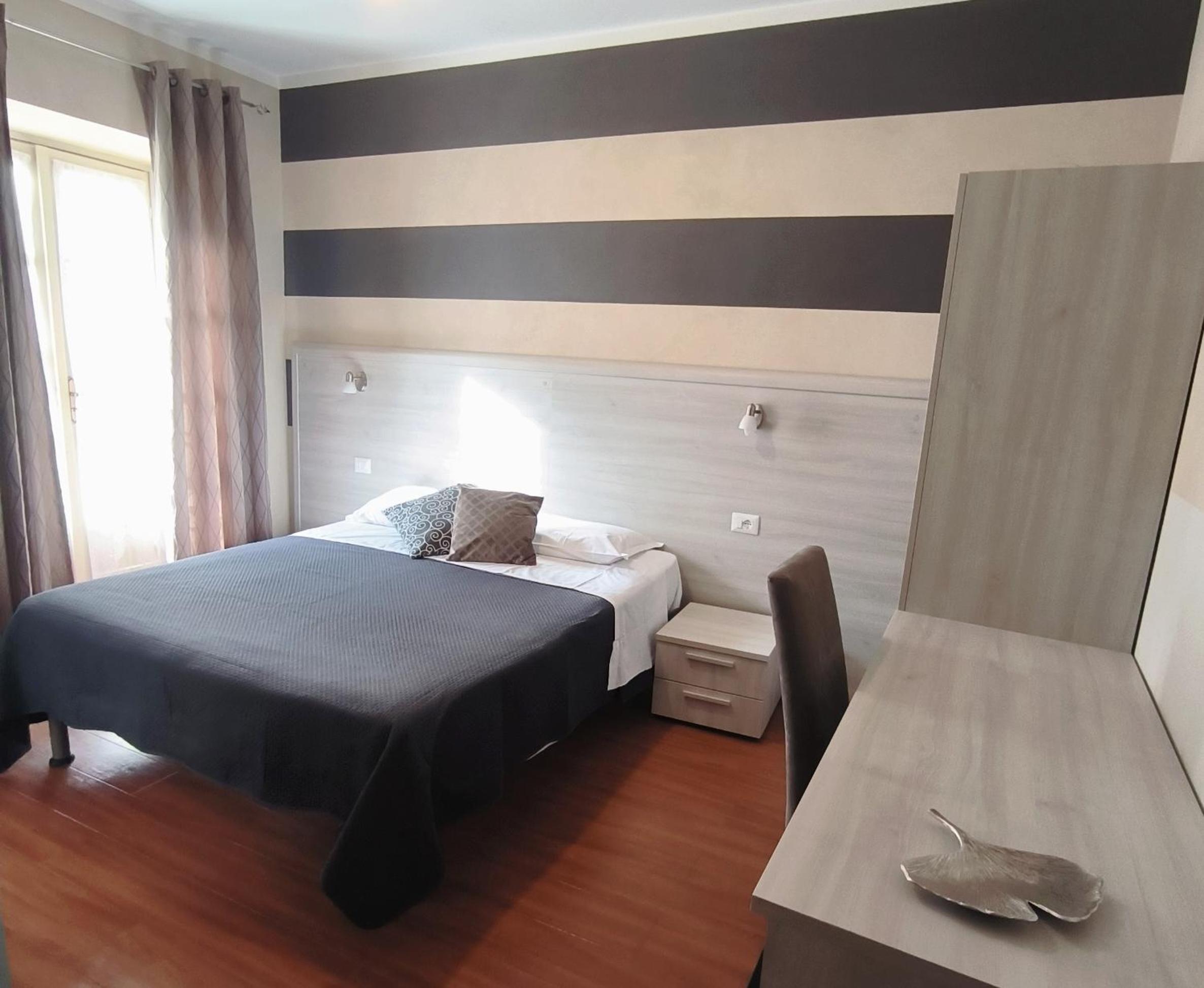 Double Room - Photo 8