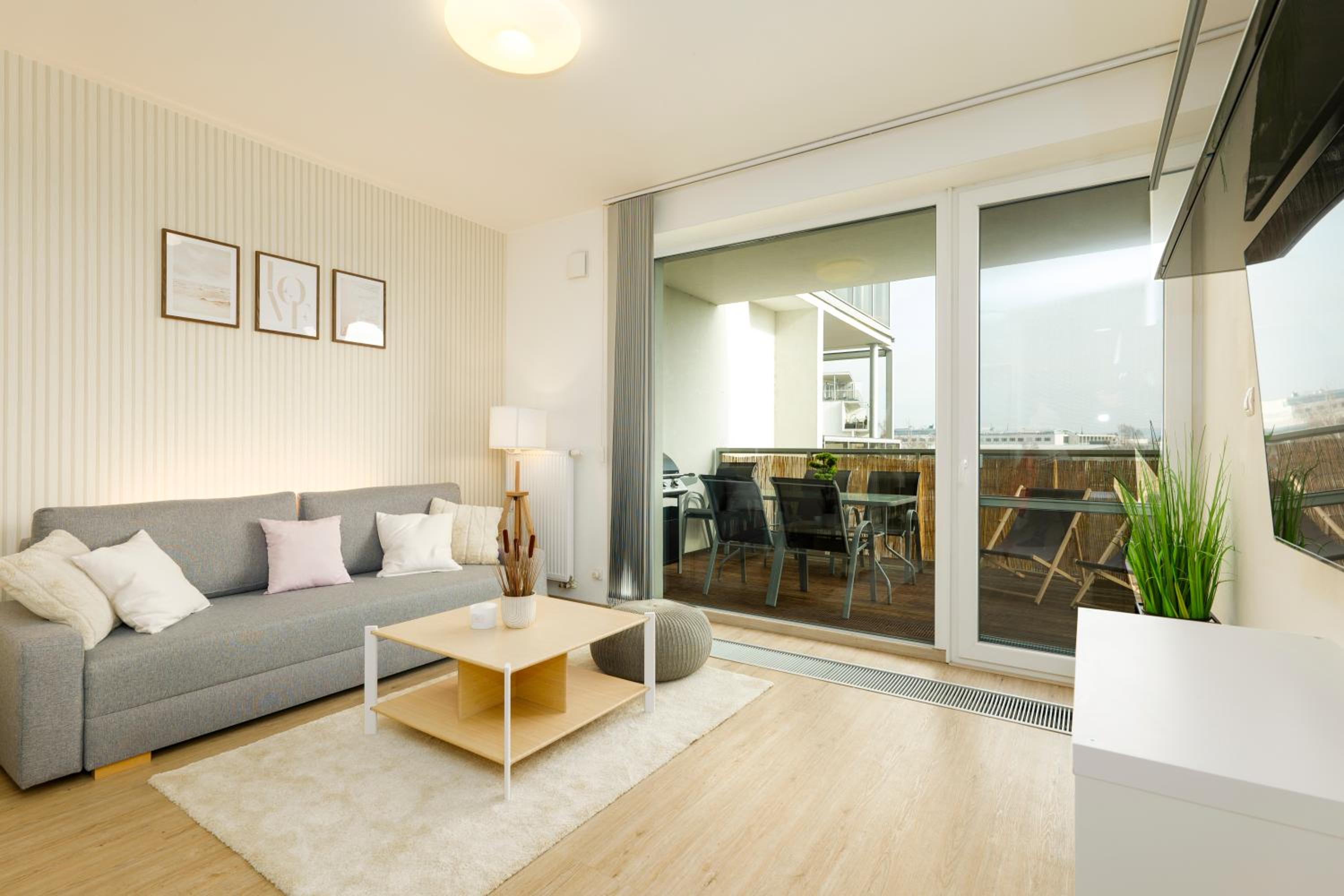 Apartment with Balcony photo 1