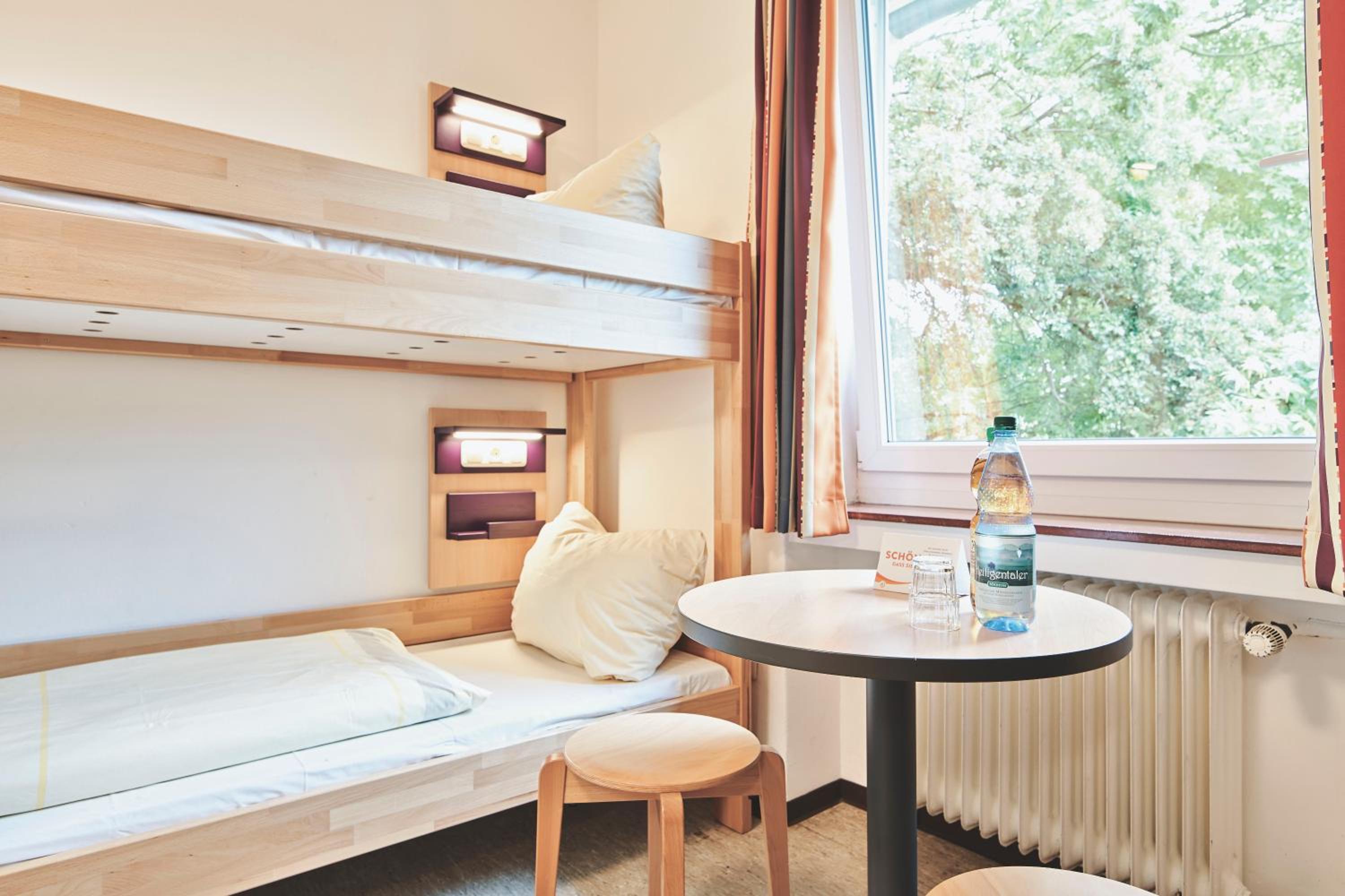 Twin Room with Private Bathroom - Photo 4