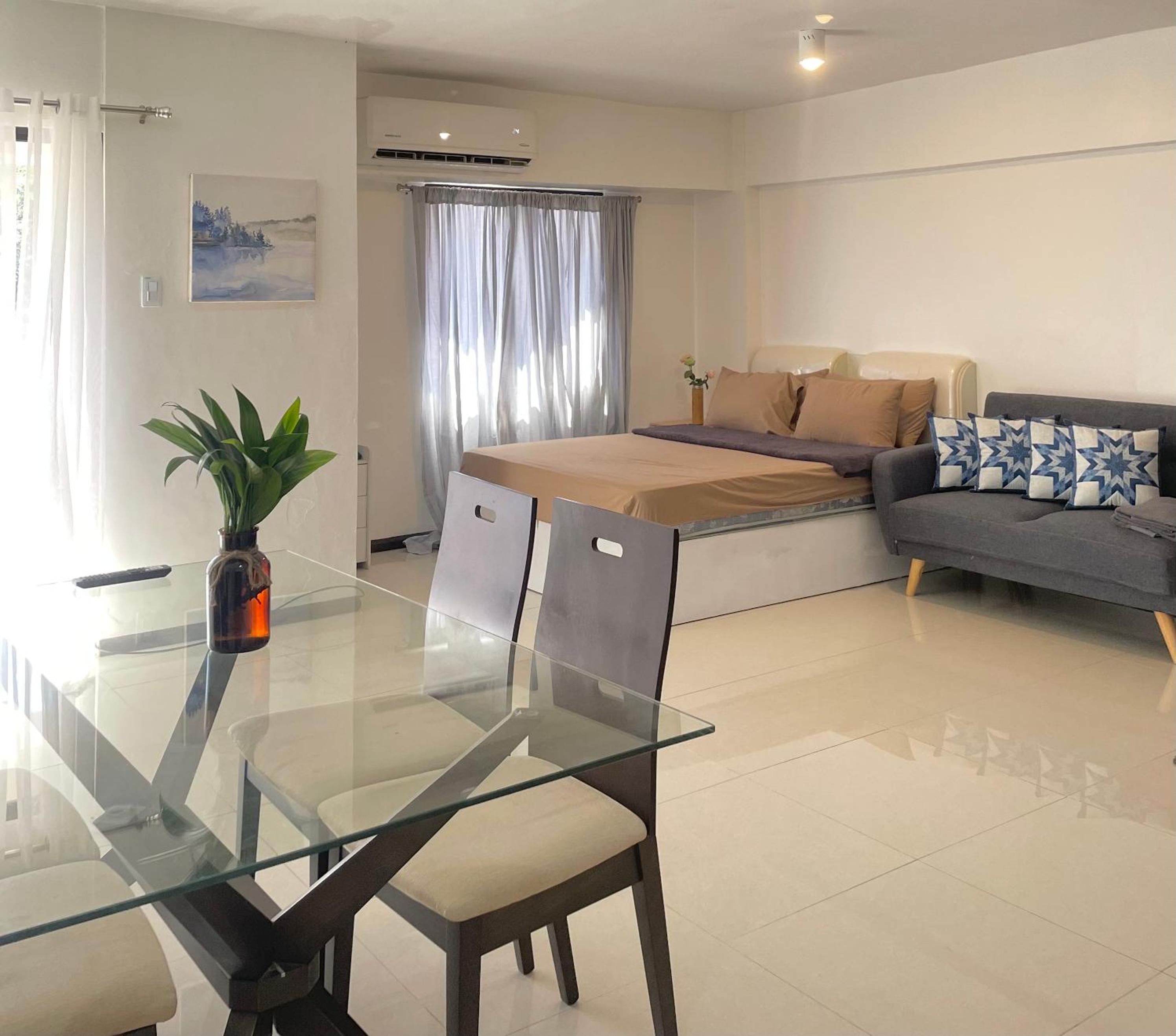 Apartment with Balcony photo 2