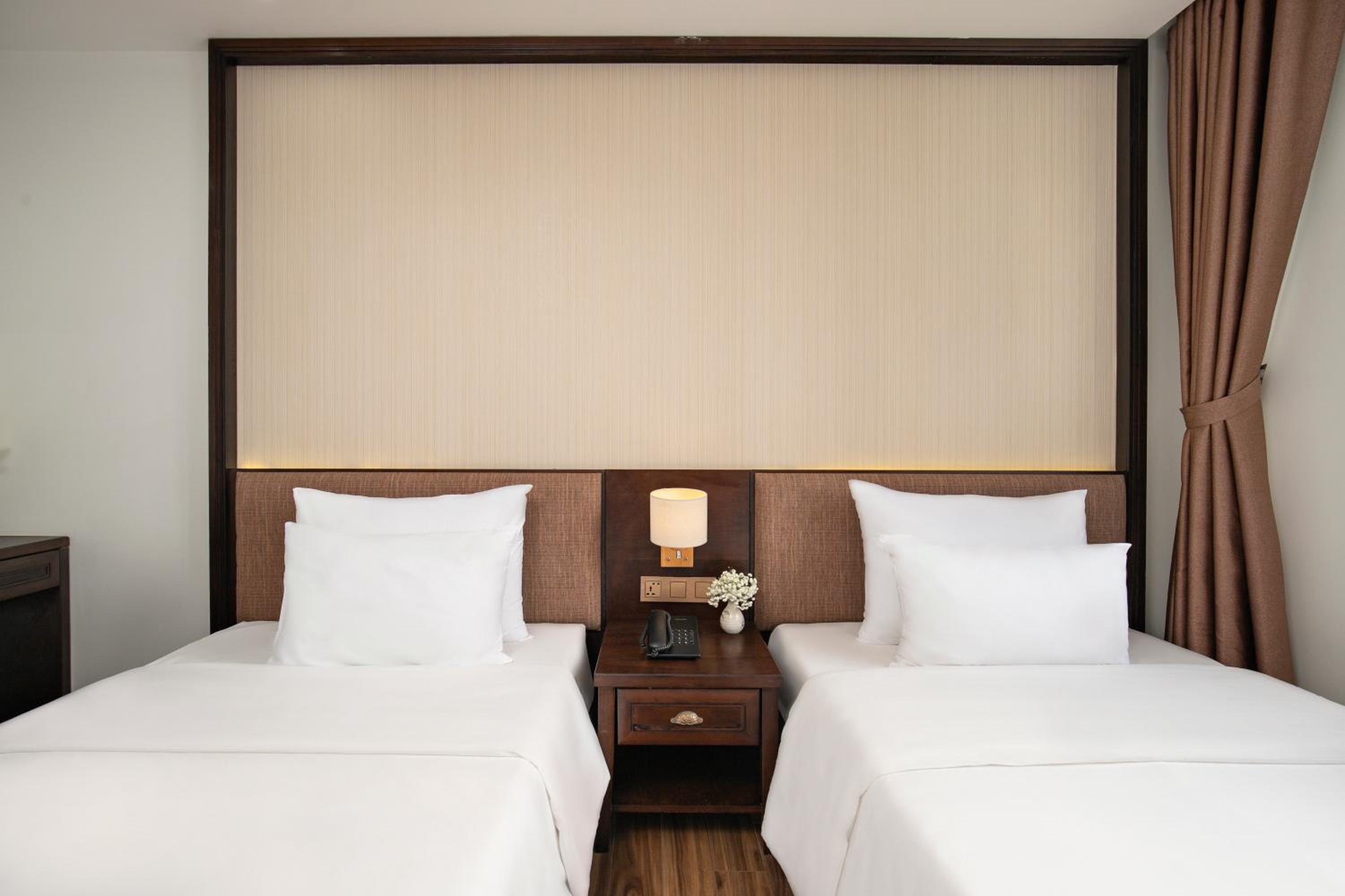 Family Suite with Balcony and City View - Photo 3