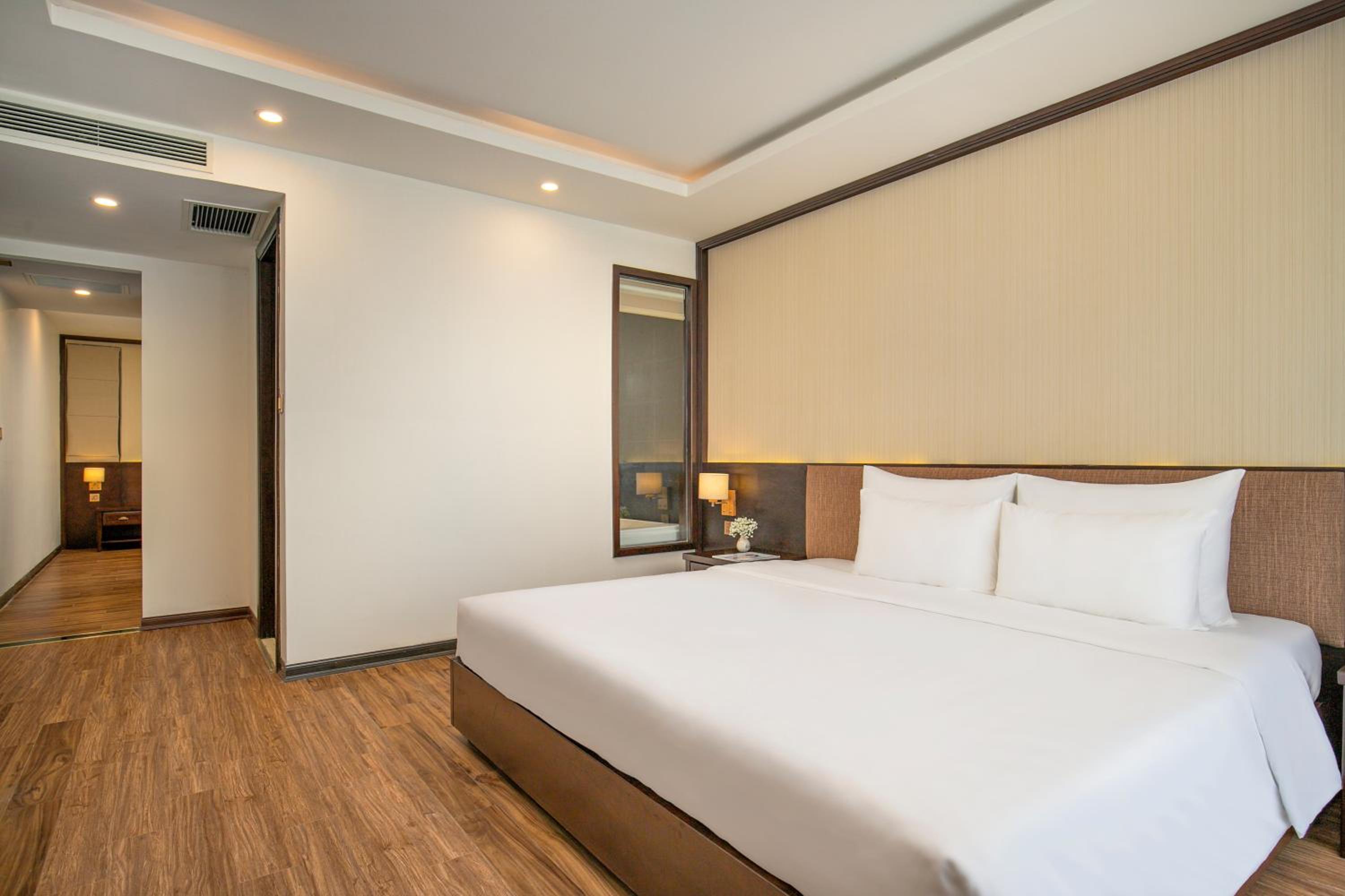 Family Suite Ocean View with Balcony and Bathtub - Photo 4