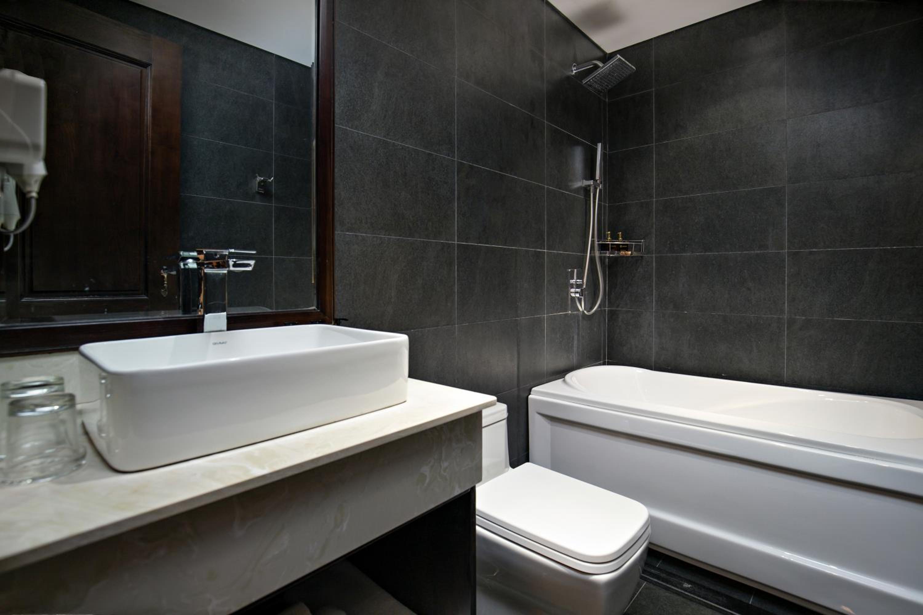 Family Suite Ocean View with Balcony and Bathtub - Photo 5