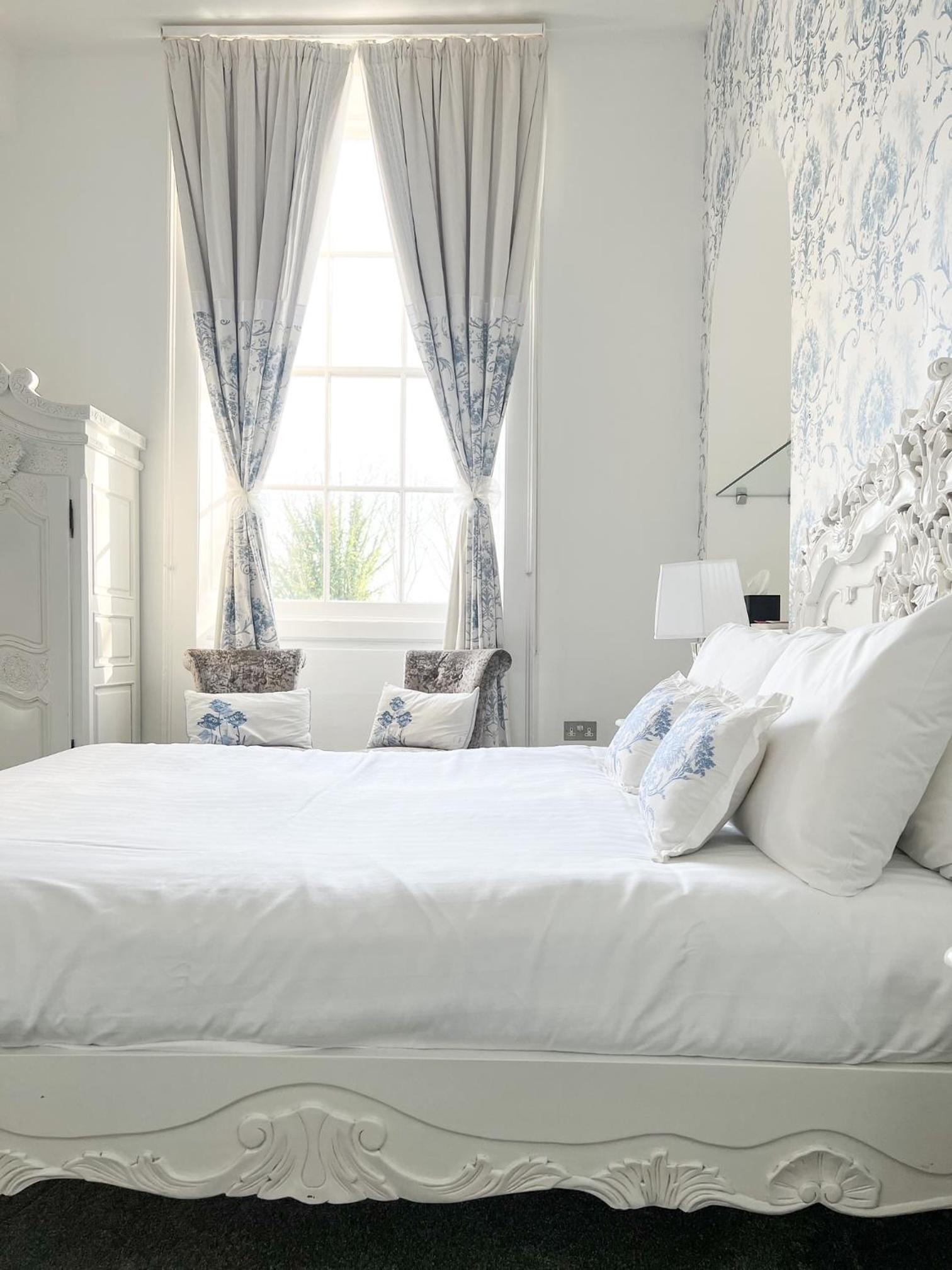 Suite - Photo 3