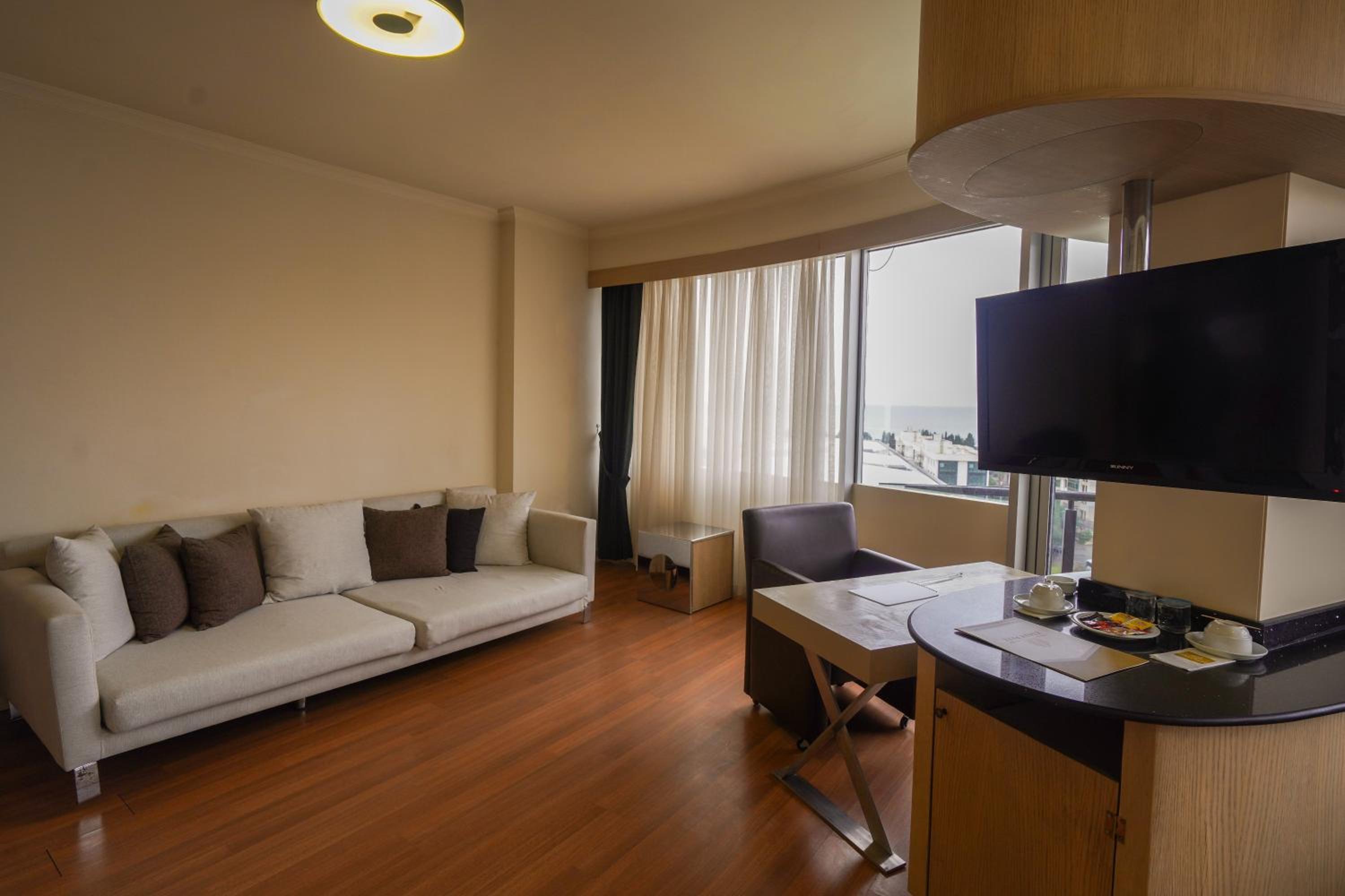 Deluxe Double Room with Sea View - Photo 4