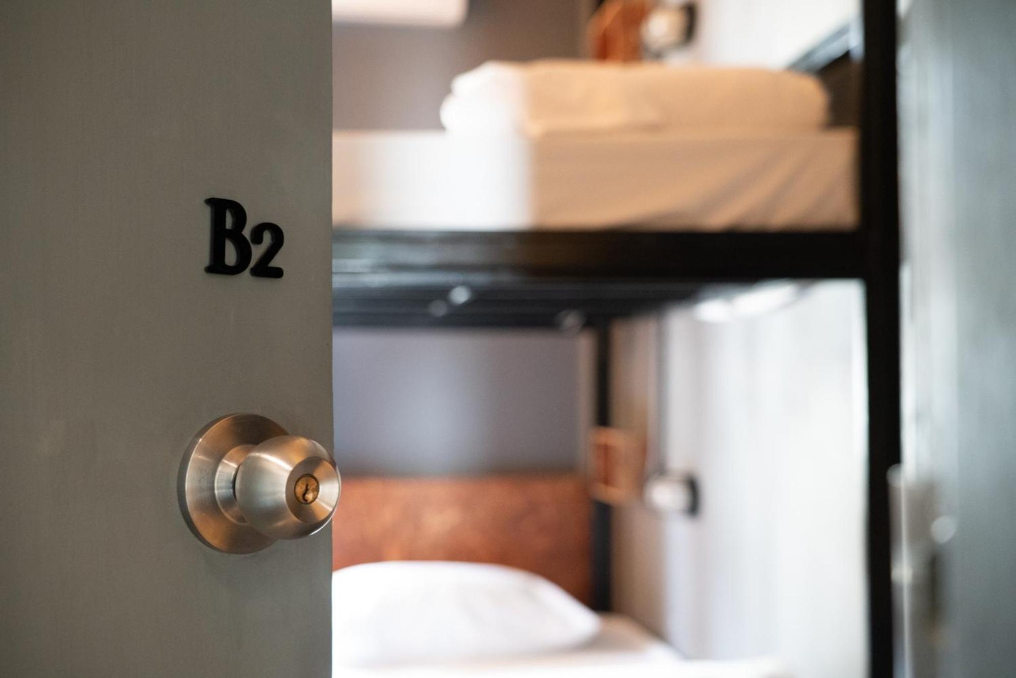 Private Room with Bunk Beds and Shared Bathroom (window view) photo 2
