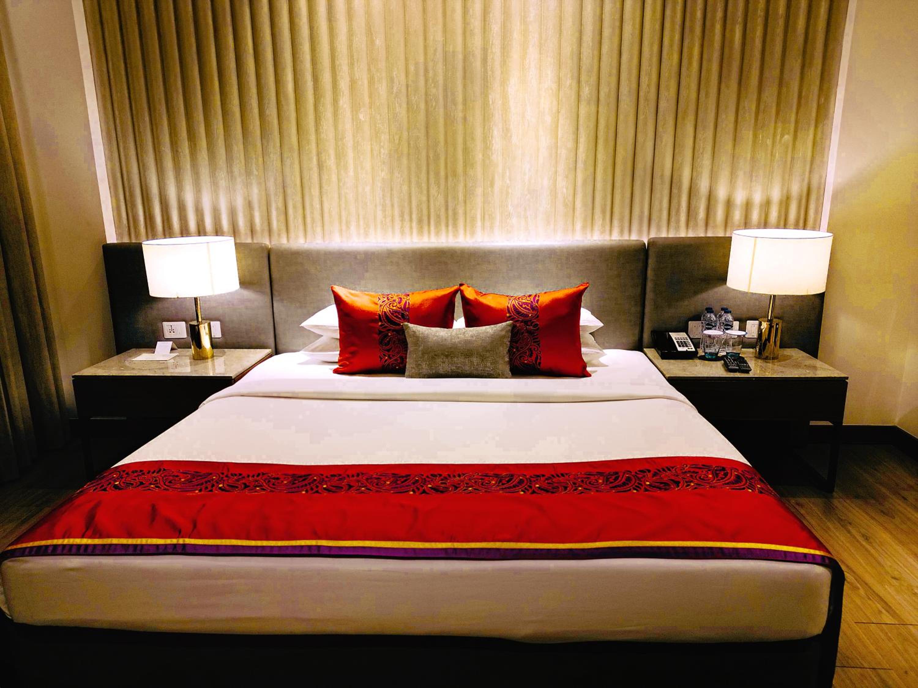 Premium Suite City View King Bed with both ways Airport Transfers photo 3