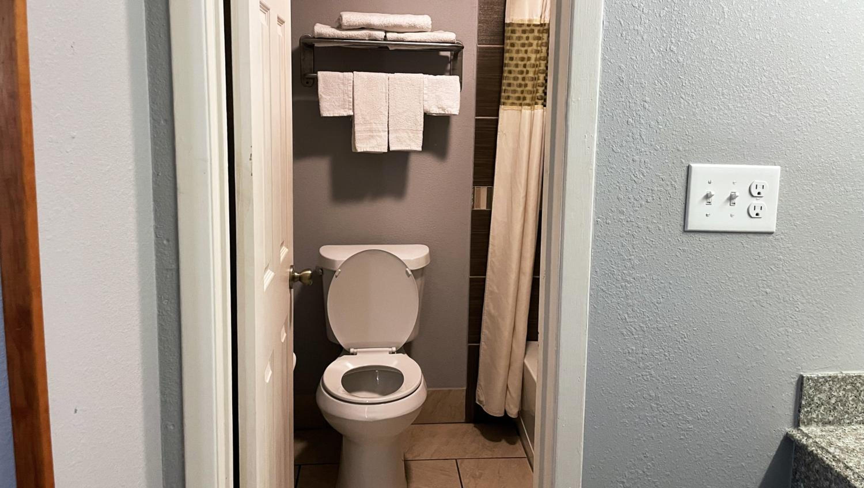 King Room - Non-Smoking photo 3