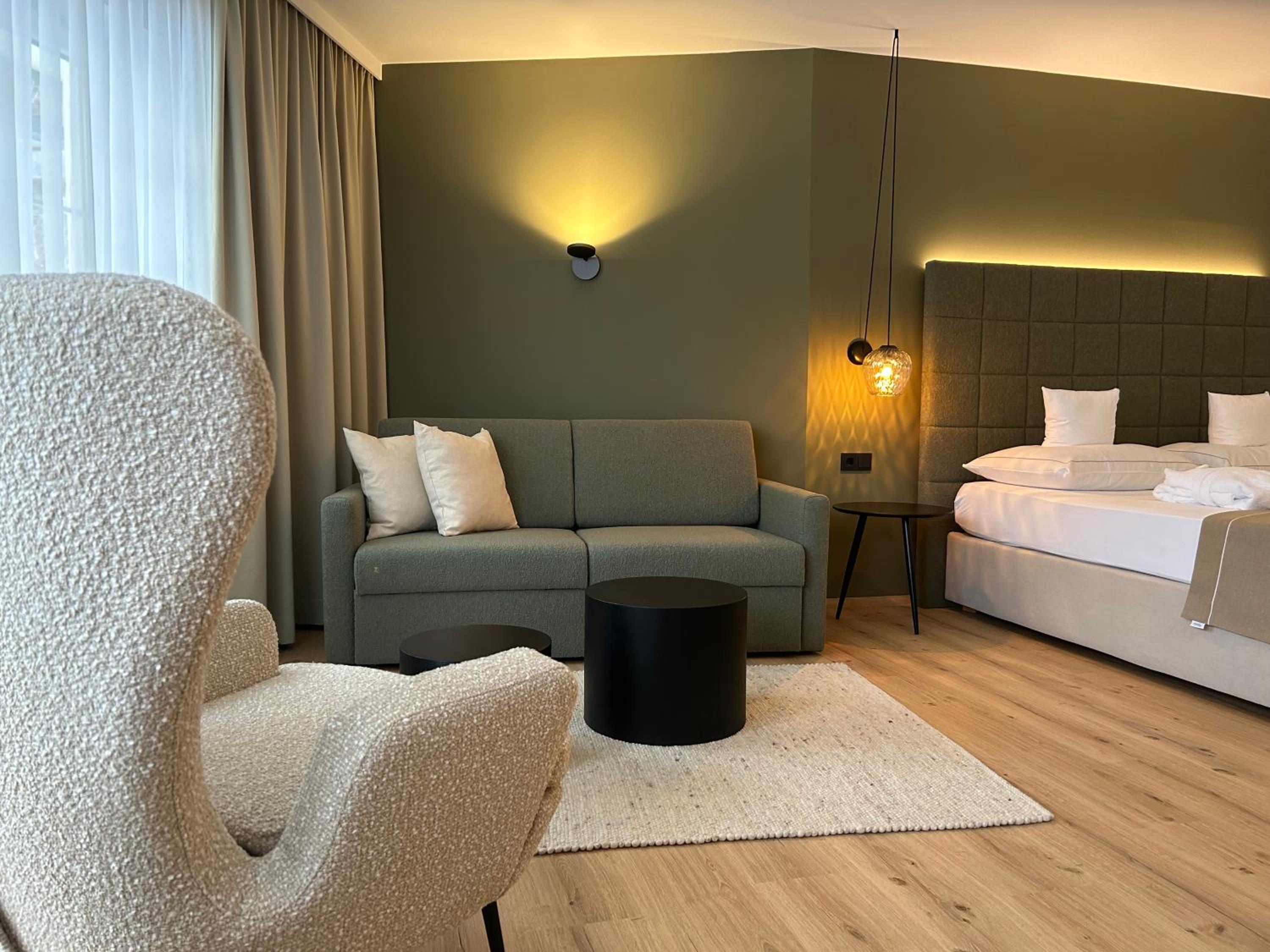Junior Suite with Balcony - Photo 6