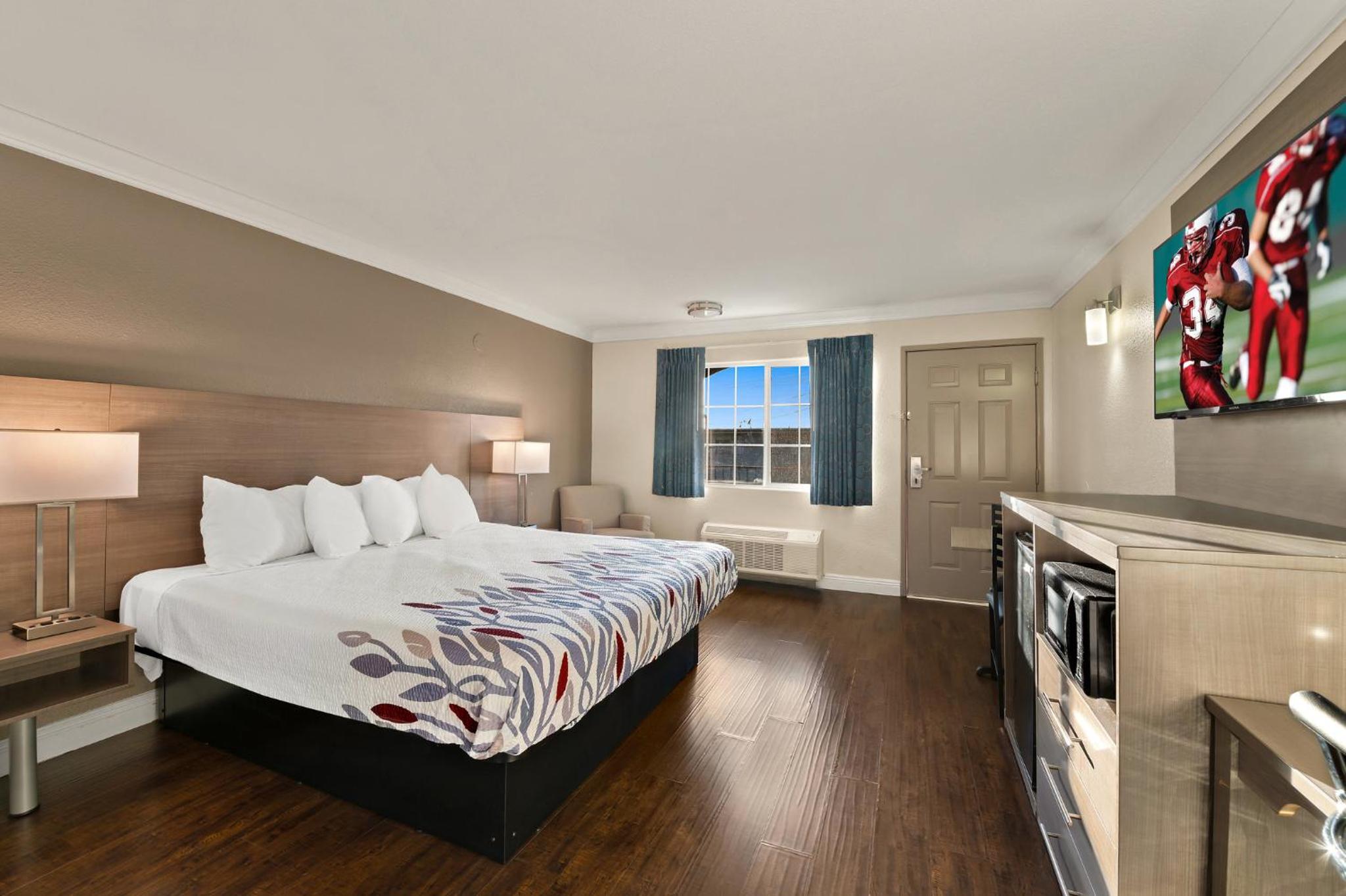 Superior King Room Smoking - Photo 1
