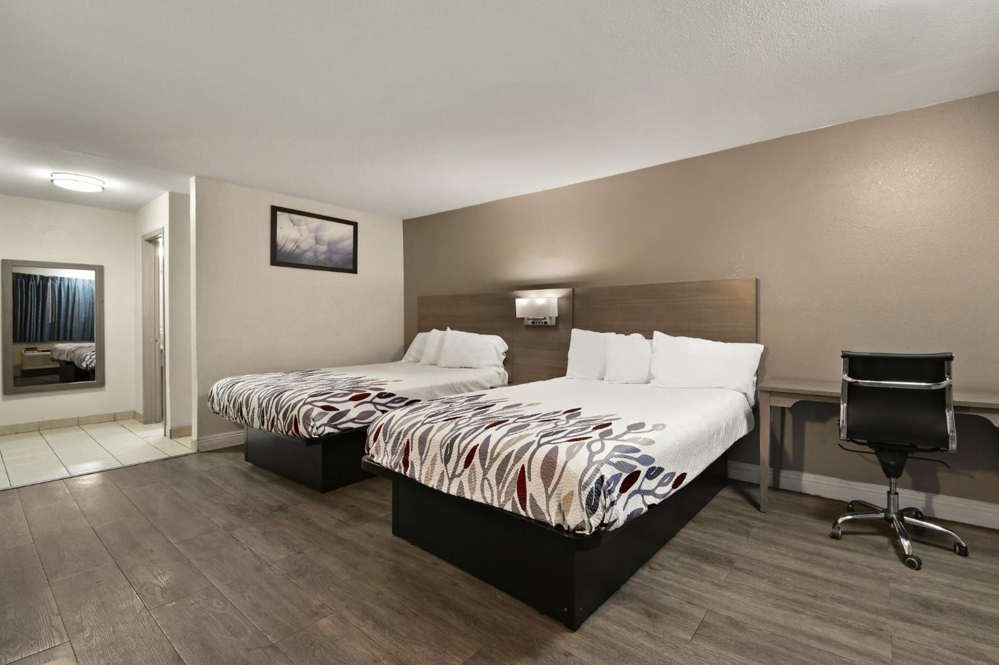 Standard Room with Two Queen Beds Non-Smoking - Photo 1