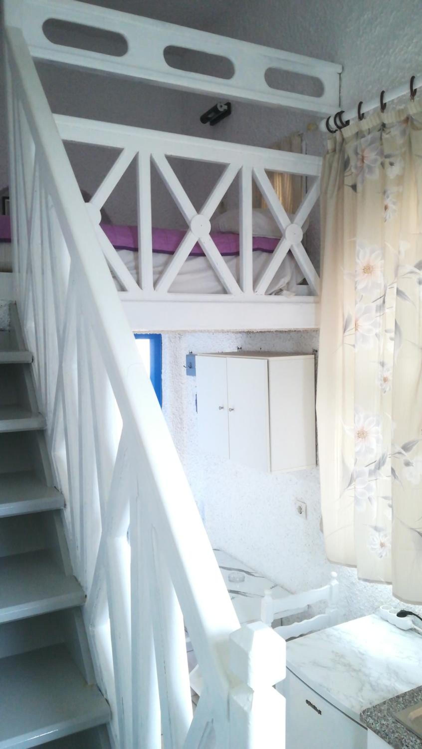 Studio - Split Level - Photo 9