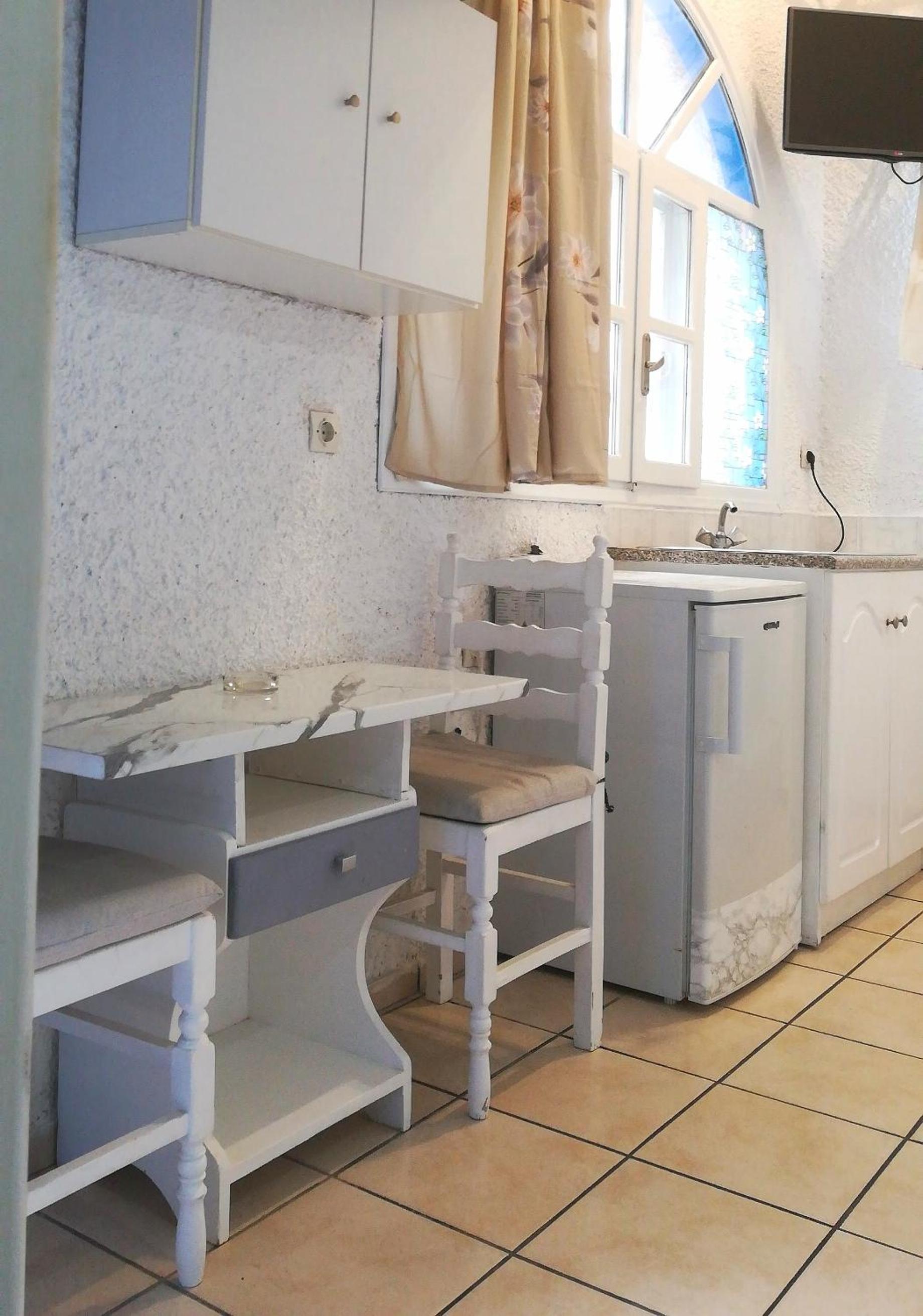 Studio - Split Level - Photo 2