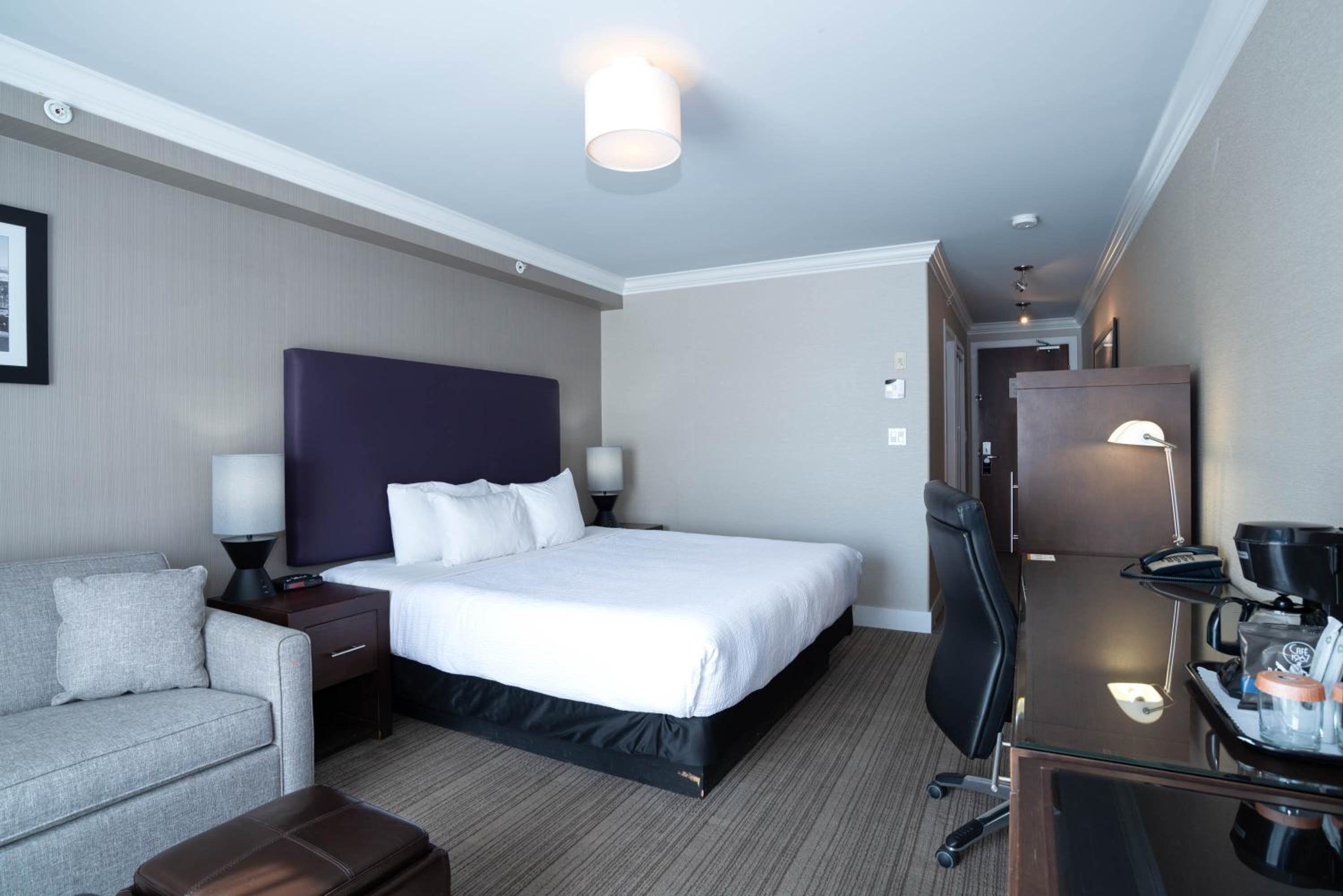Grand Room, 1 King Bed - Photo 4