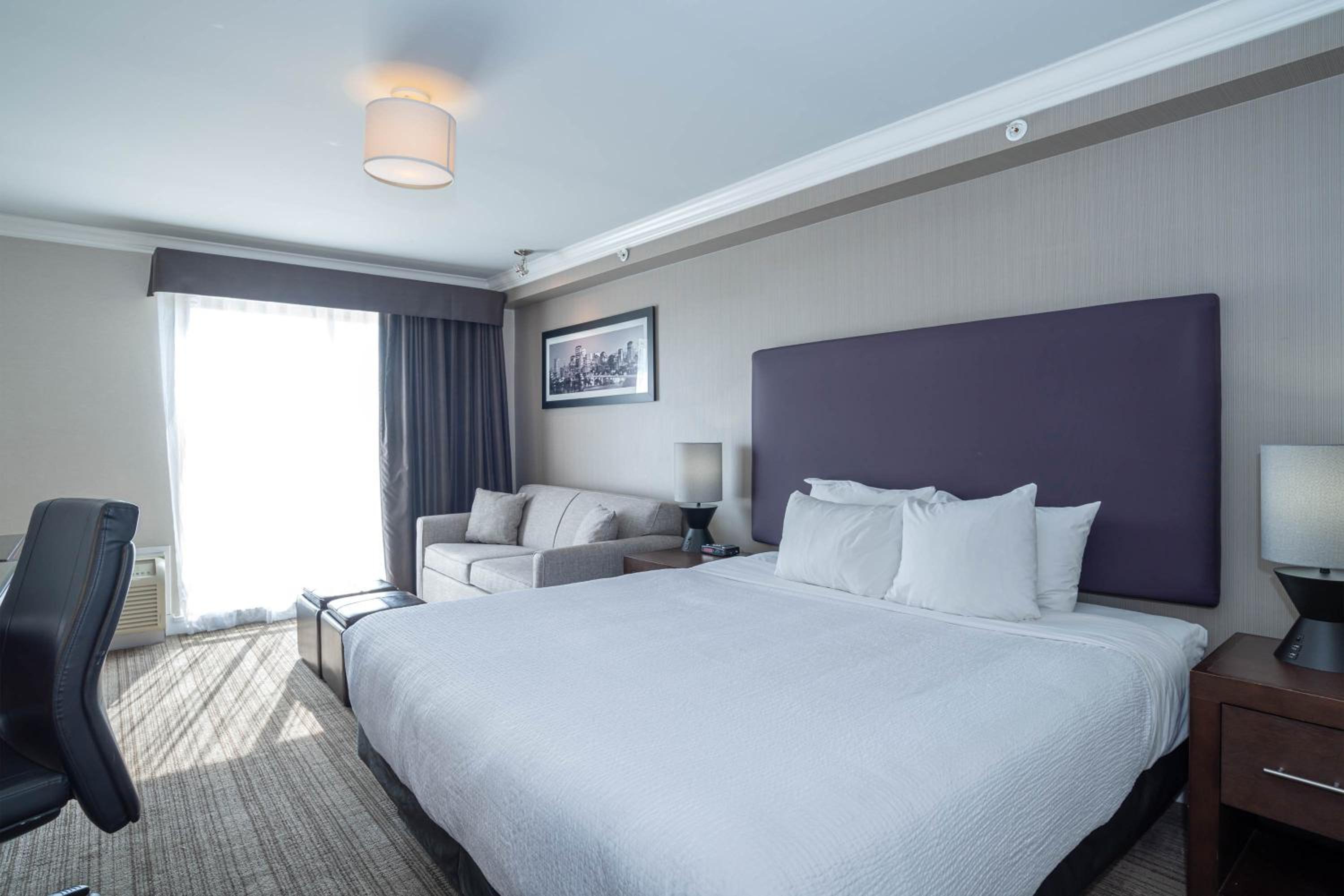 Grand Room, 1 King Bed - Photo 1