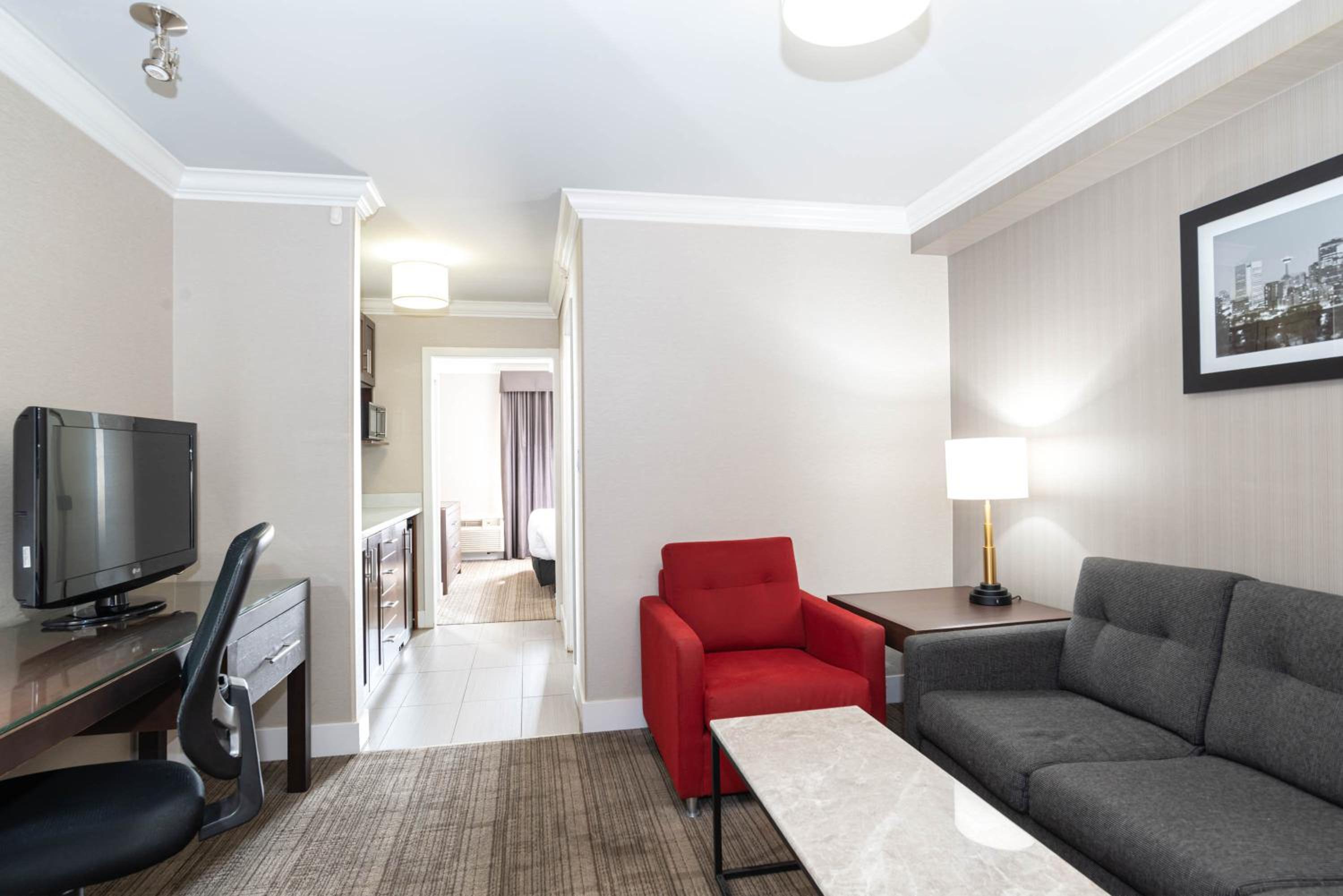 Standard Suite, 1 King Bed, Kitchenette - Photo 6