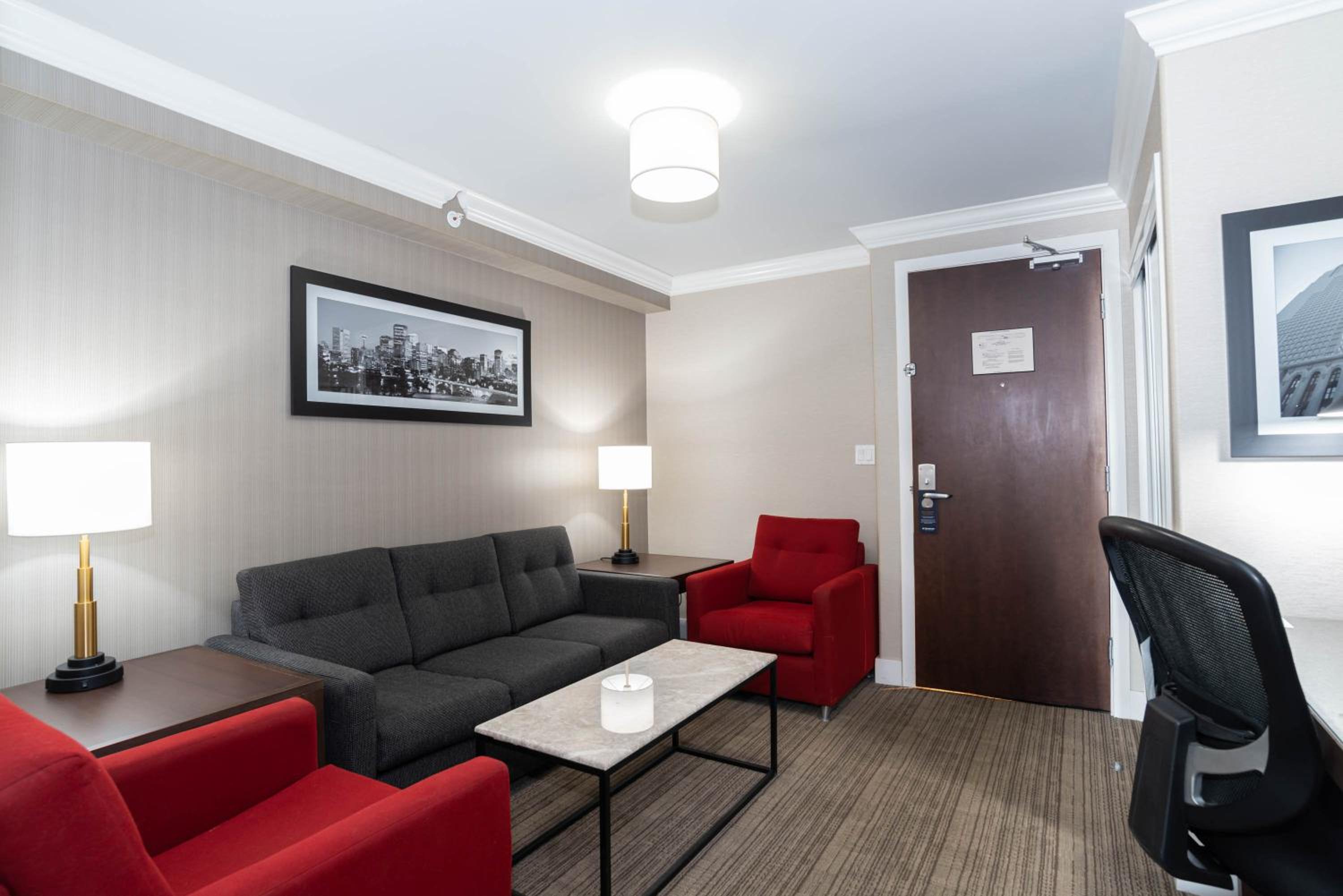 Standard Suite, 1 King Bed, Kitchenette - Photo 5