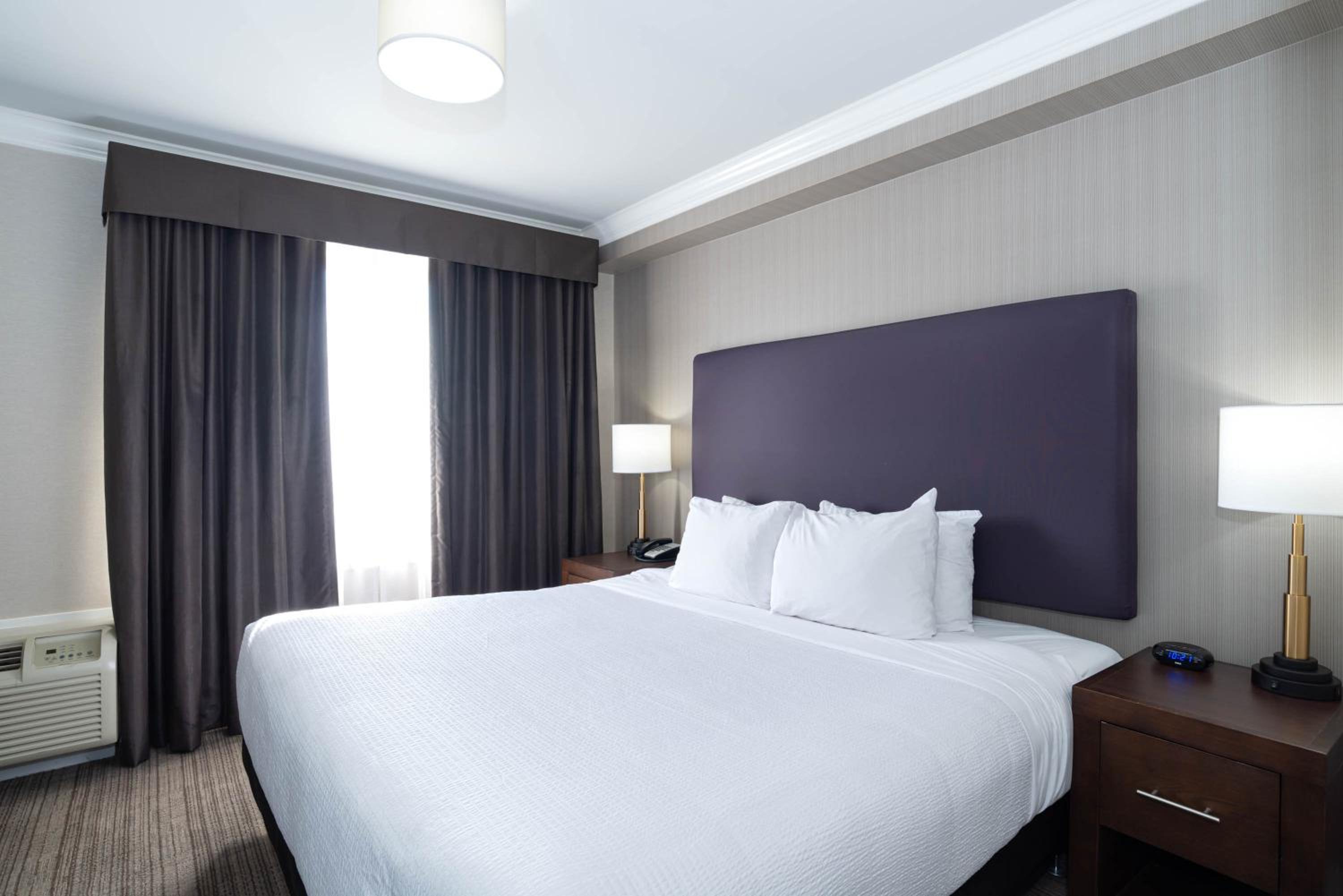 Standard Suite, 1 King Bed, Kitchenette - Photo 1