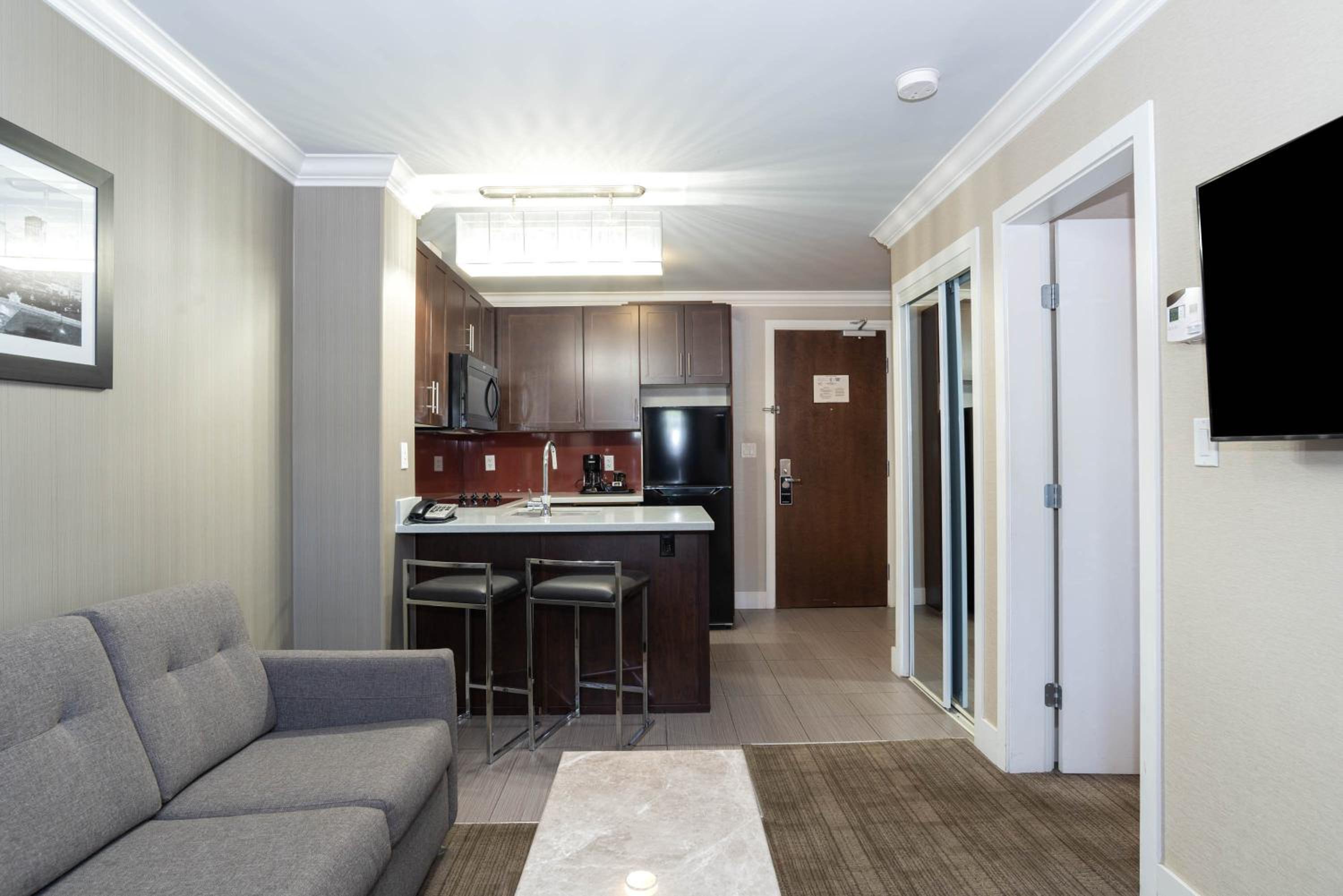 Standard Suite, 1 King Bed, Kitchen - Photo 2