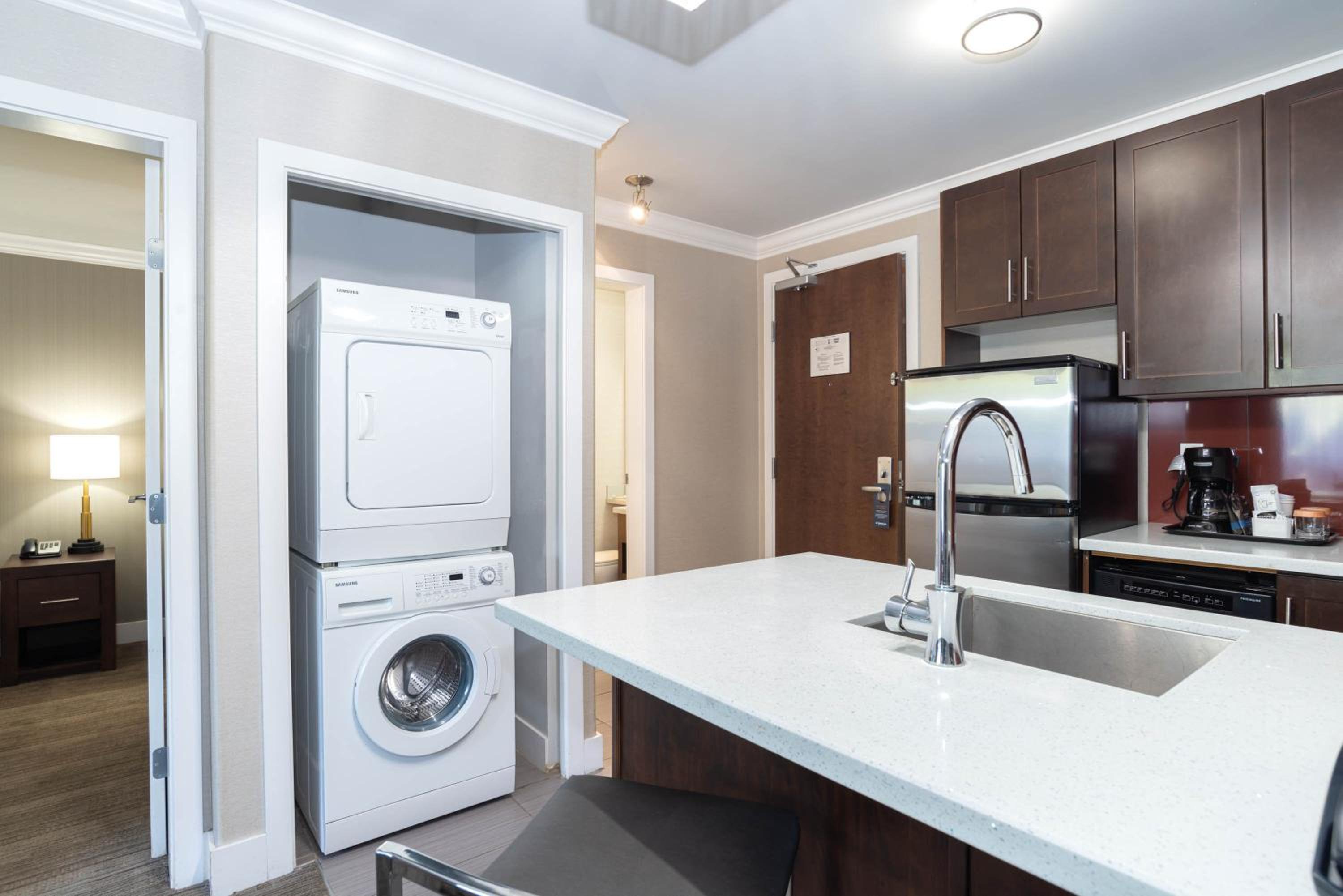 Standard Suite, 1 King Bed, Kitchen, Washer Dryer - Photo 6
