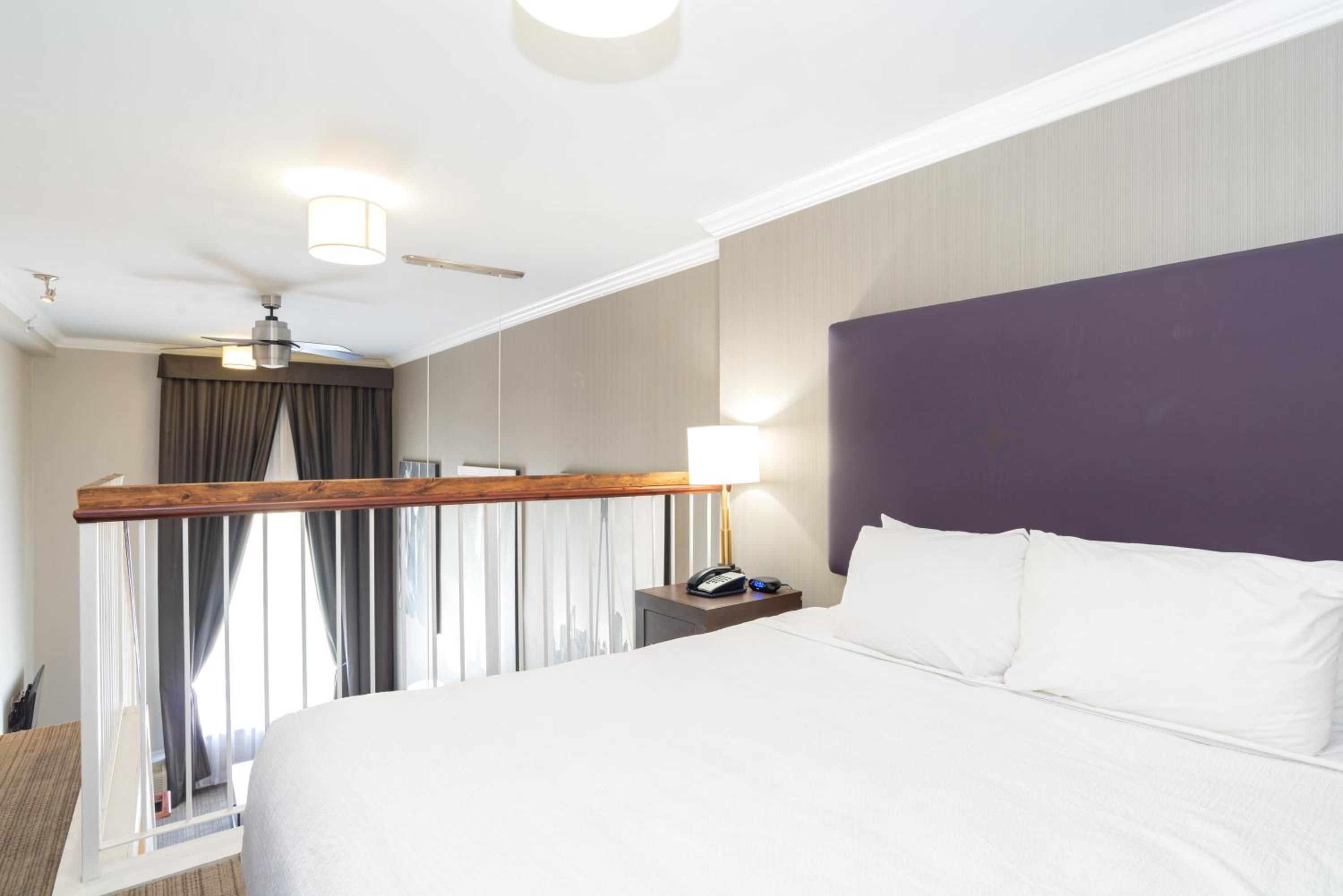 Loft Suite, 1 King Bed, Sofa Bed, Kitchen - Photo 3
