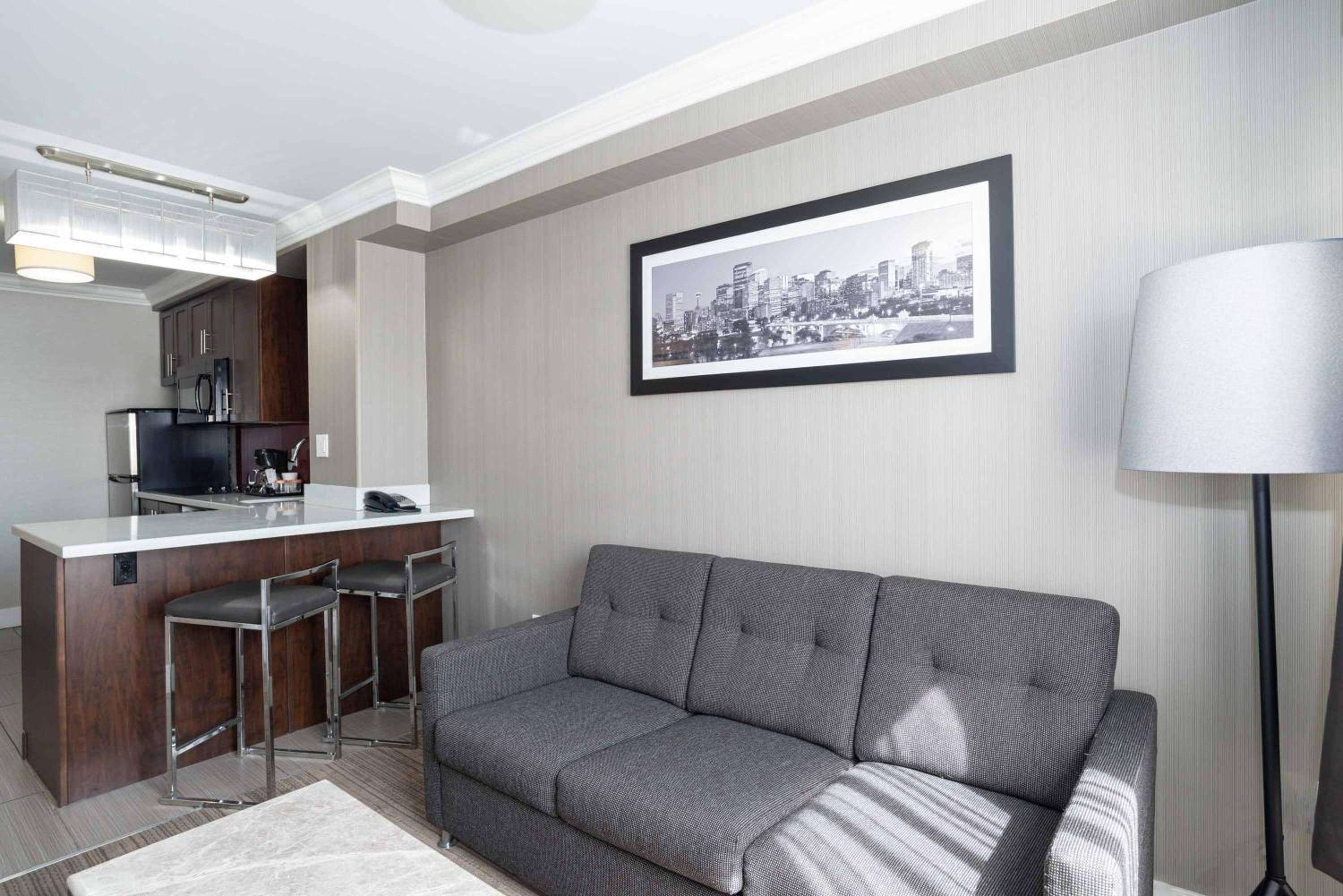 Jacuzzi Suite, 1 King Bed, Kitchen - Photo 7