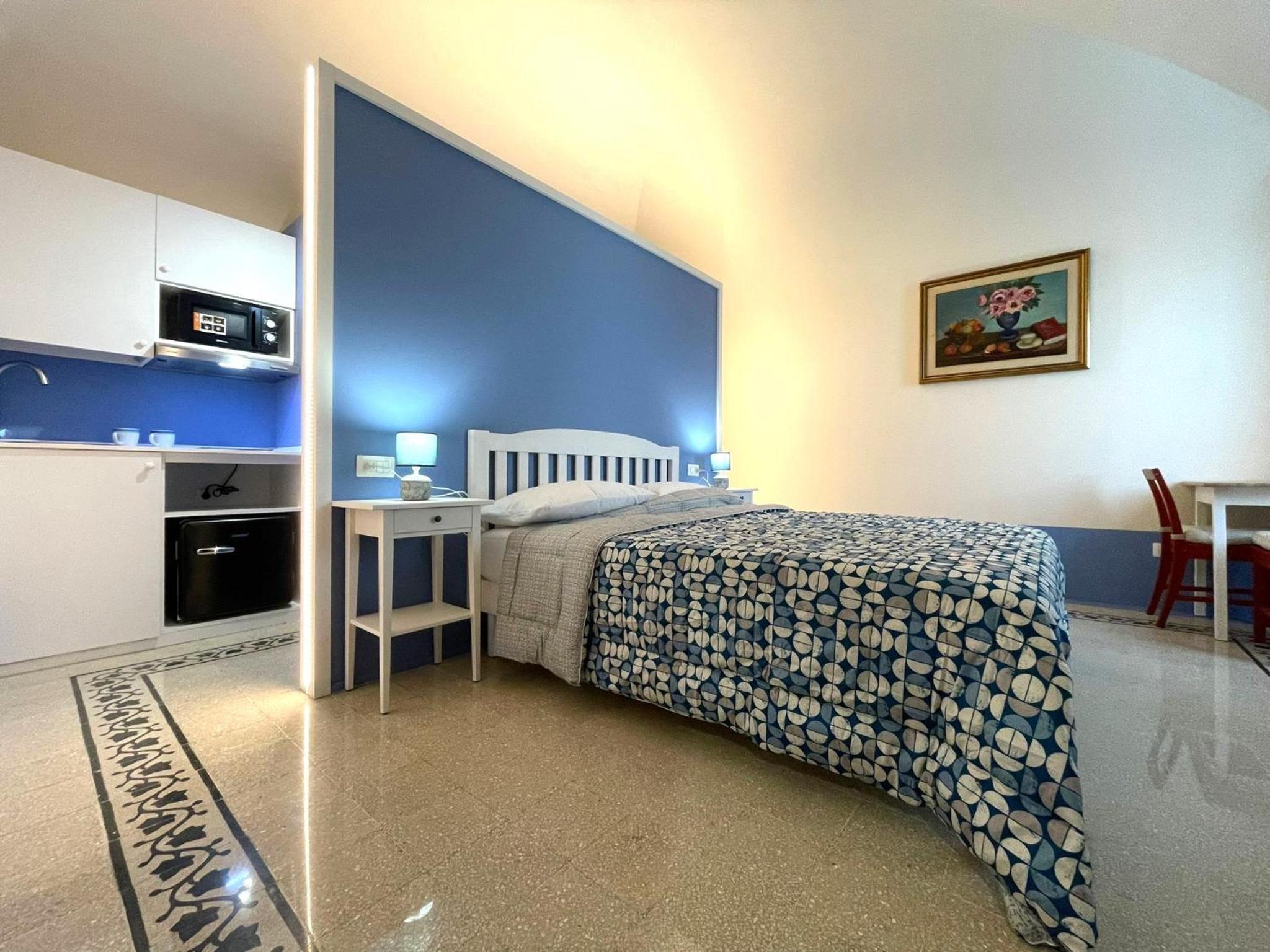One-Bedroom Apartment photo 1