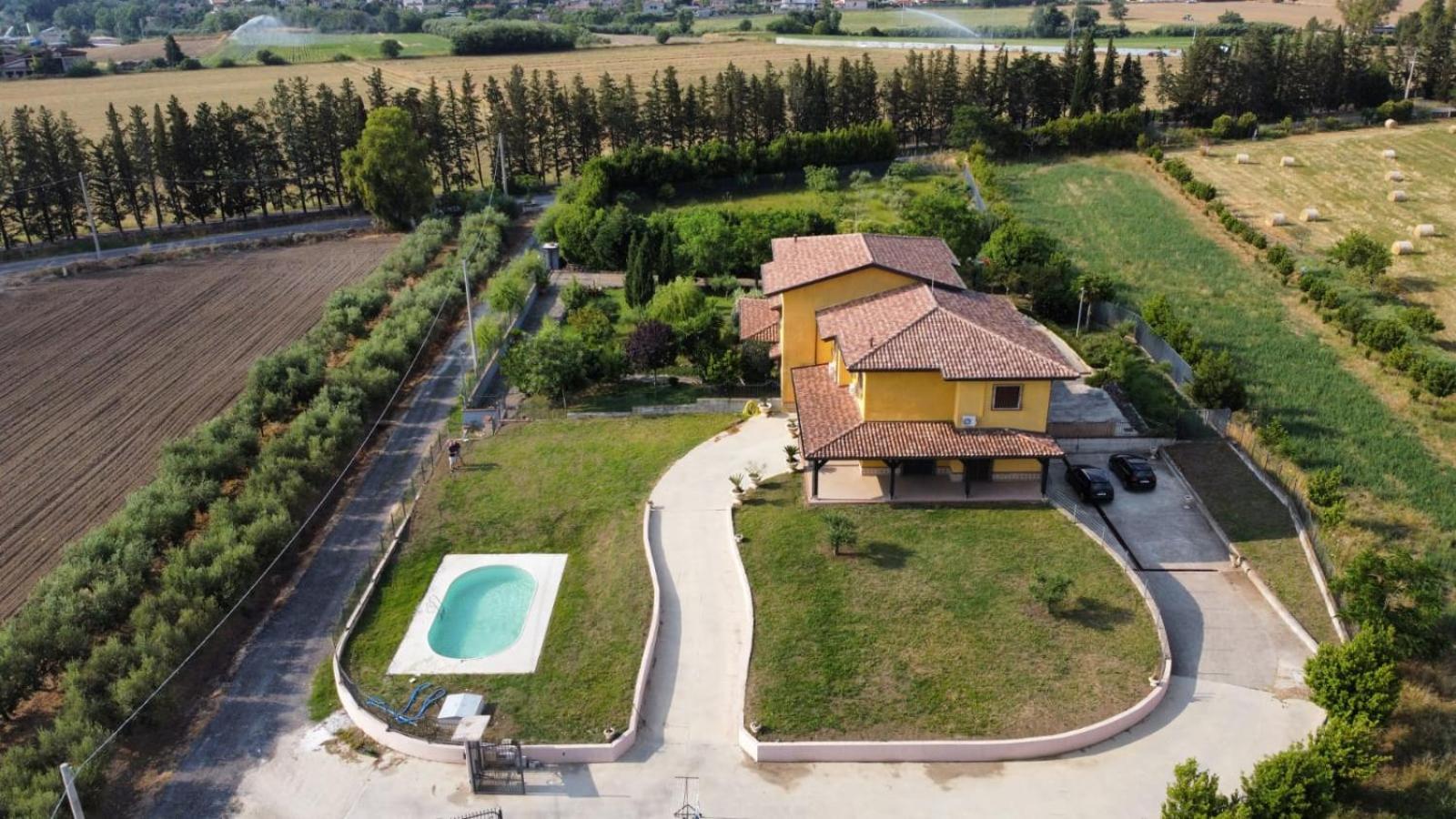 Three-Bedroom Villa photo 3