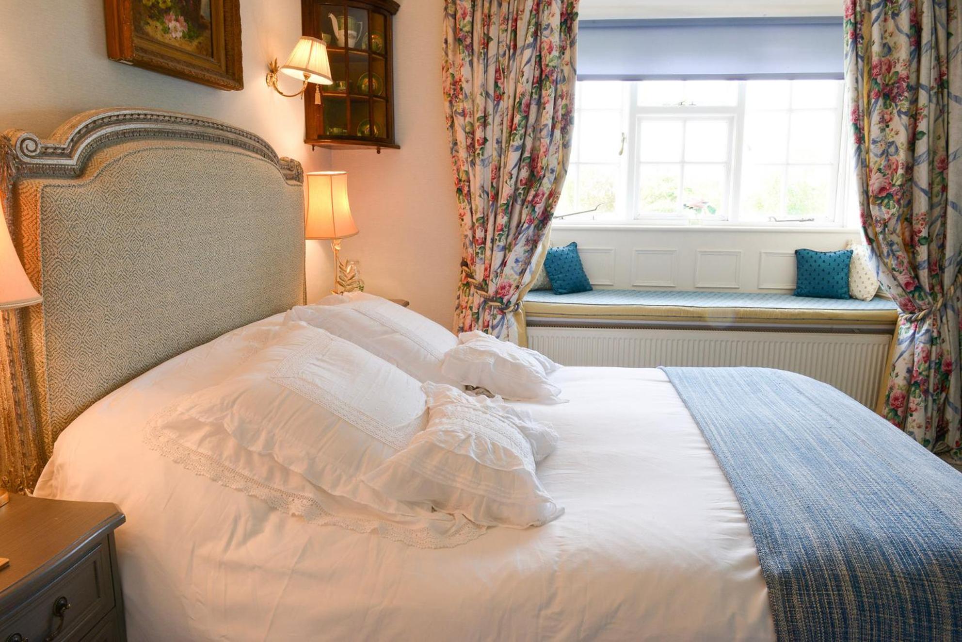 Deluxe Double Room with Bath photo 3