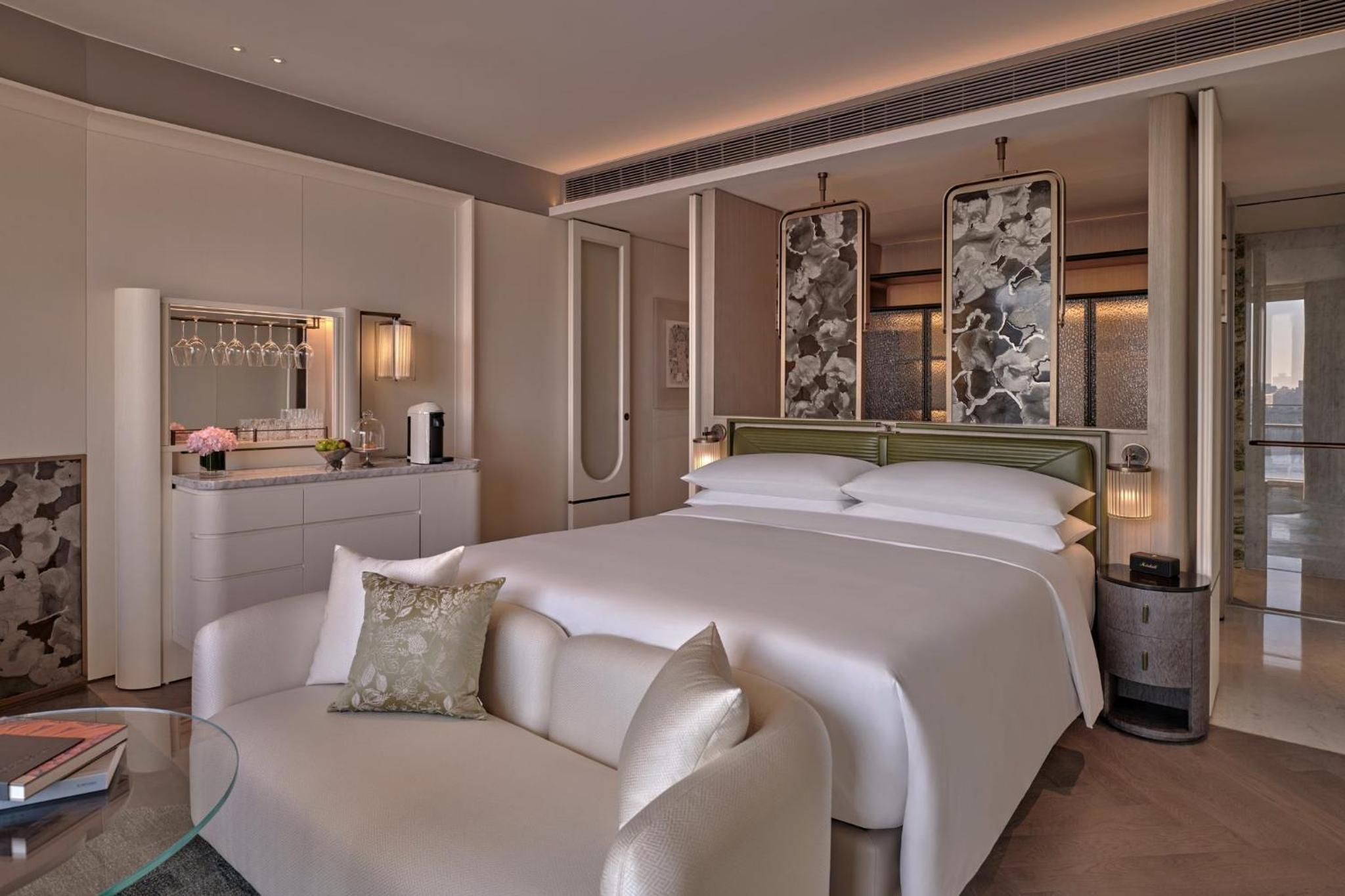 Classic King Room with Bund View