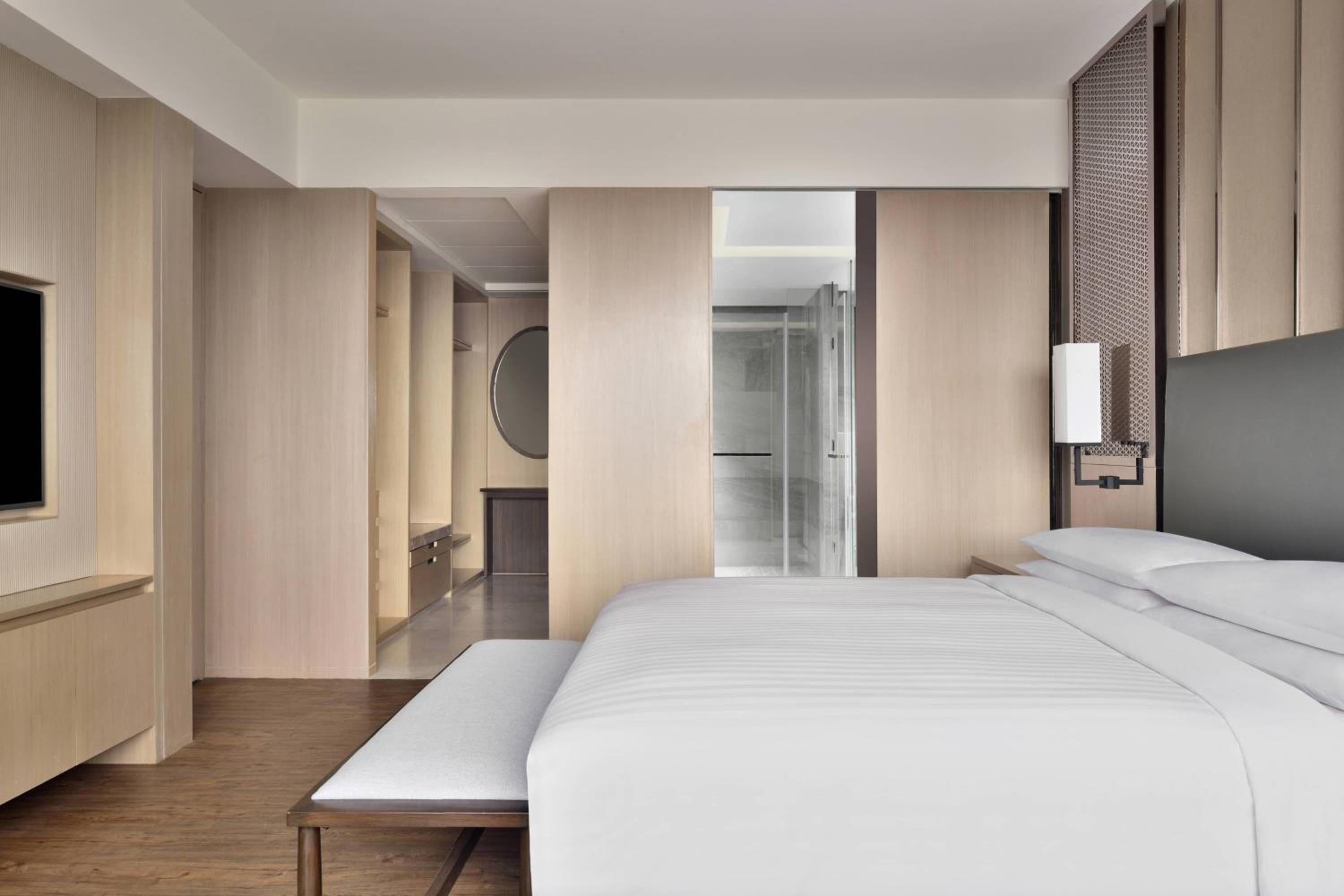 Executive Suite with M Club lounge access, Mountain view - Photo 3
