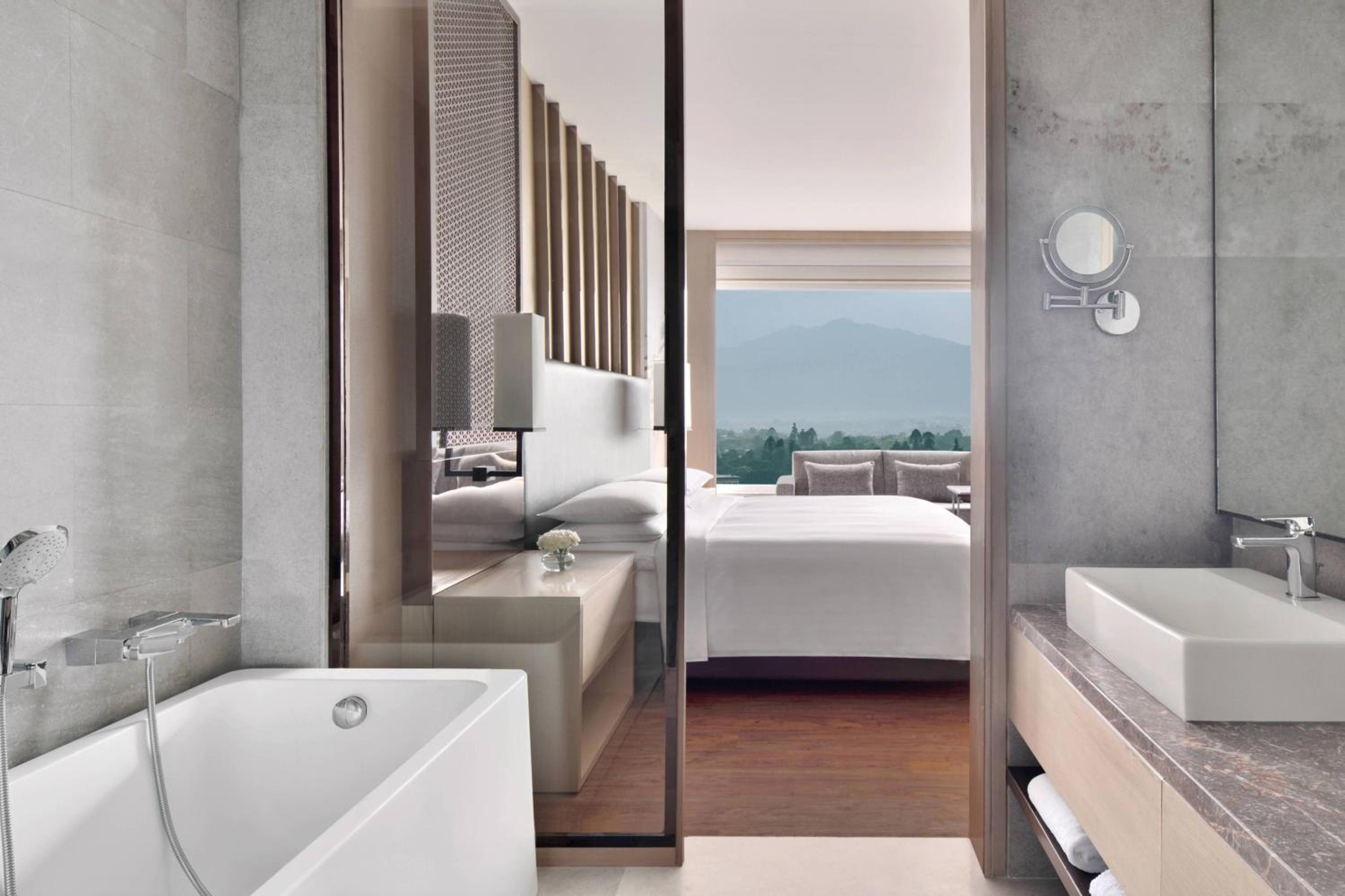 Executive Suite with M Club lounge access, Mountain view - Photo 5