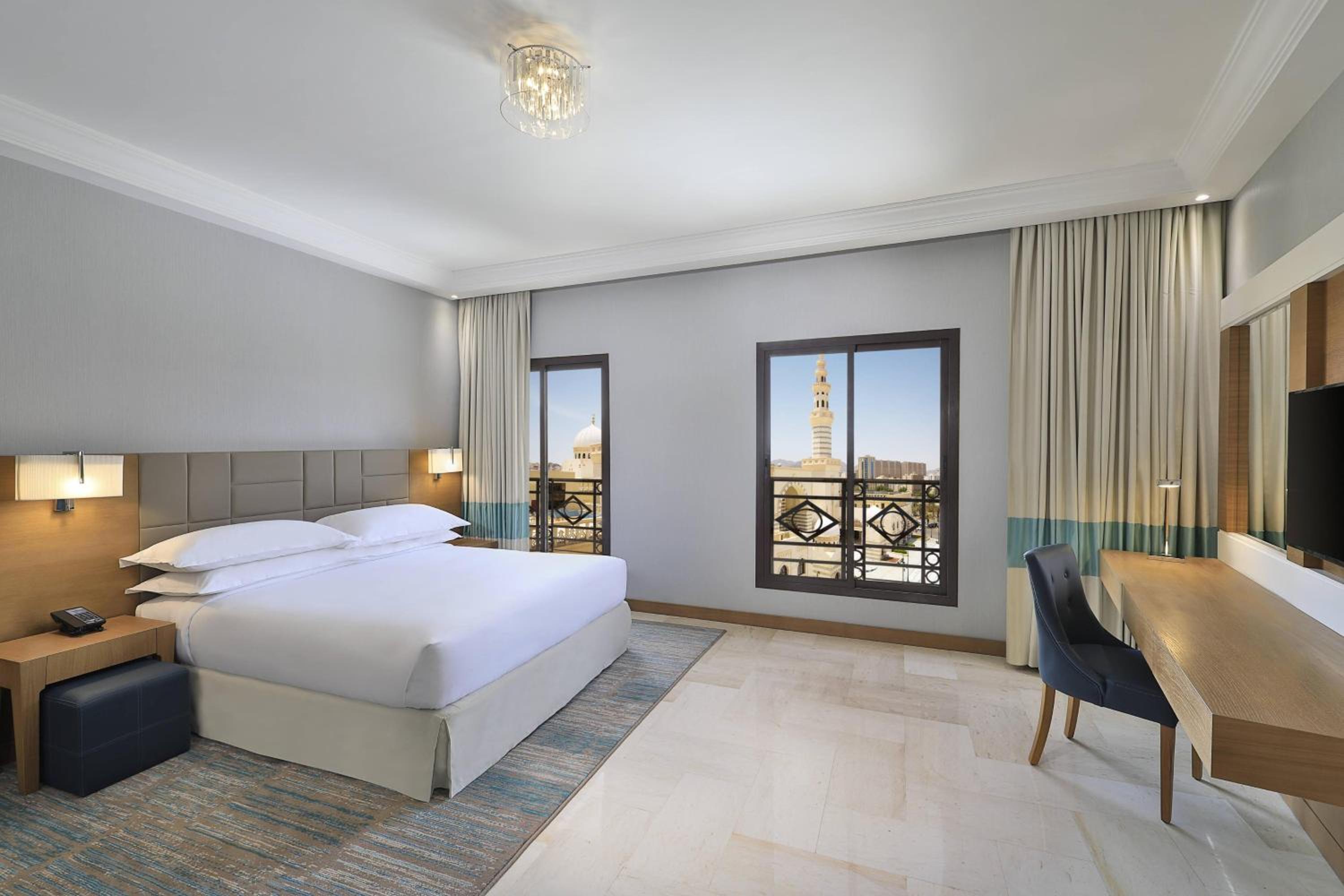 Deluxe King Room photo 2