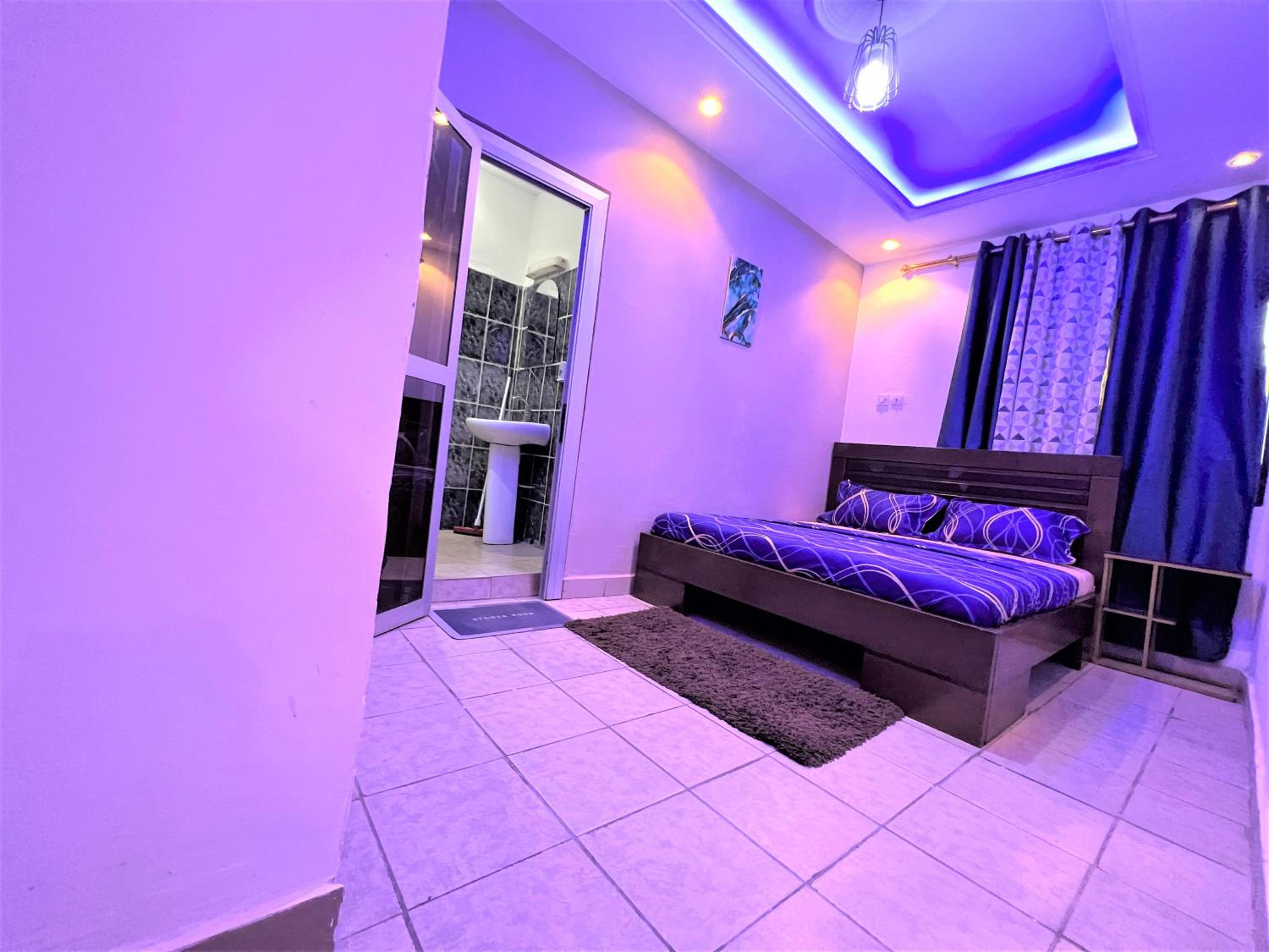 One-Bedroom Apartment photo 1