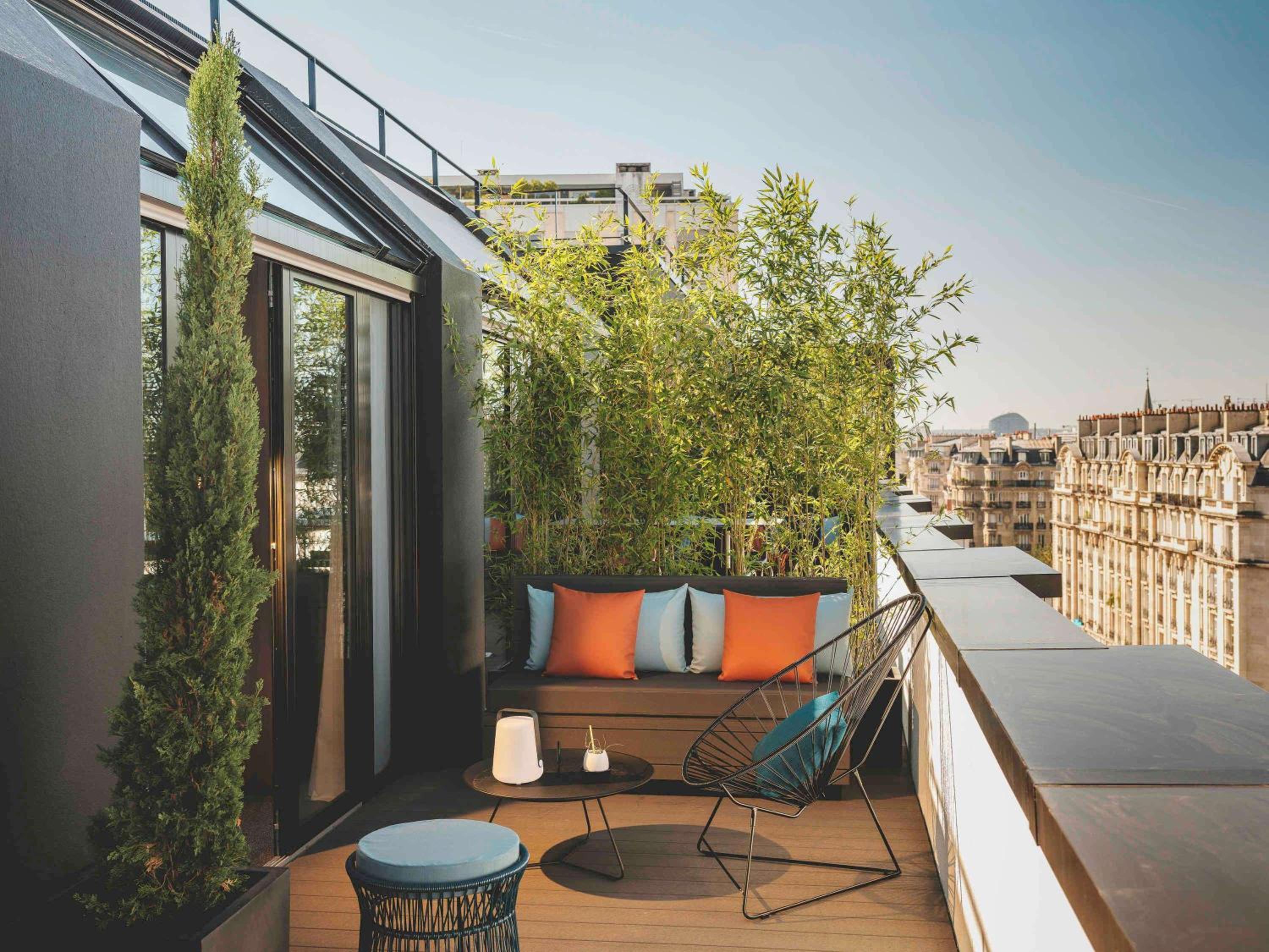 Executive Suite: One Double Bed and One DoubleSofa  Bed, Eiffel Tower View