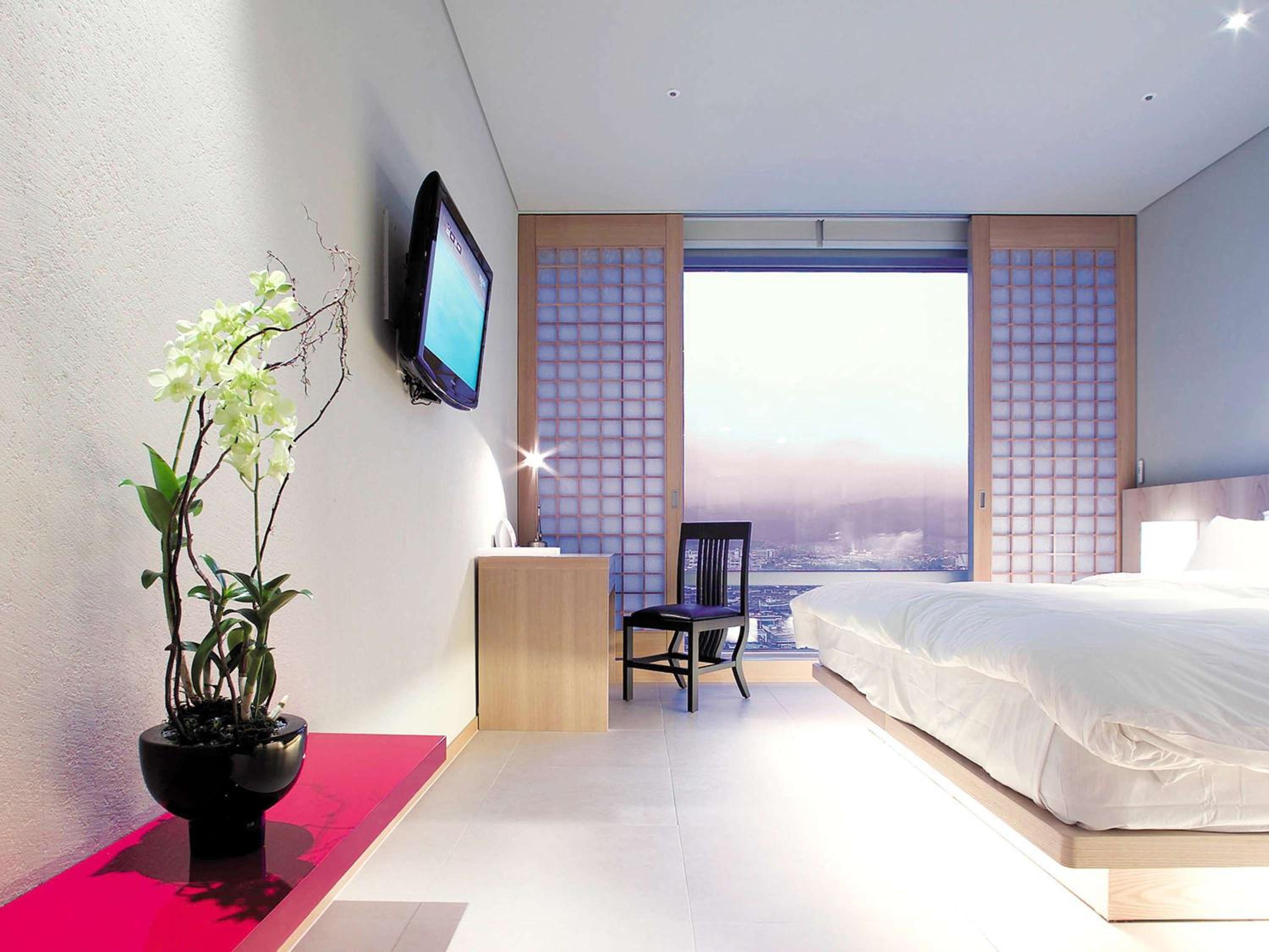 Deluxe King Room - Photo 2