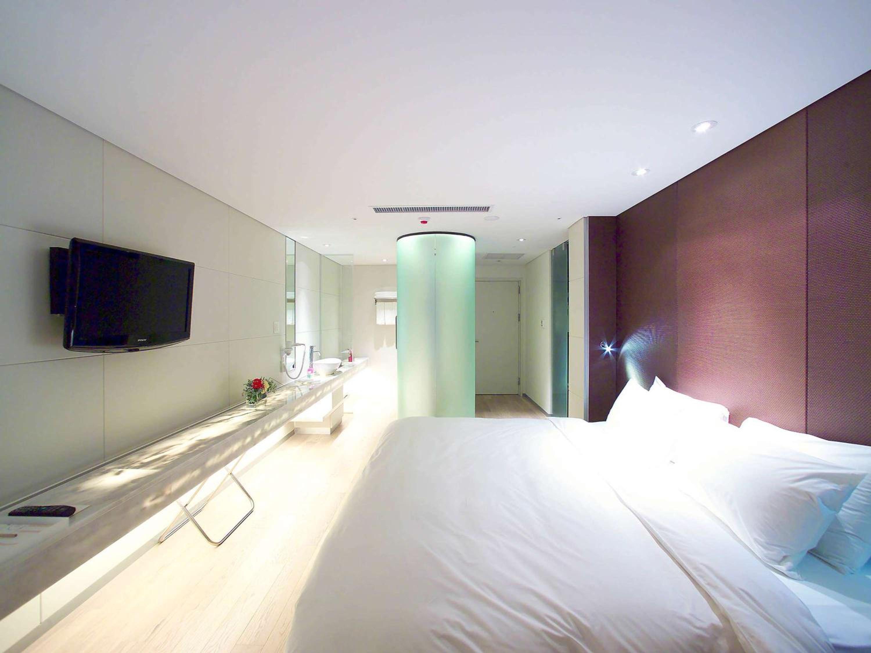 Deluxe King Room - Photo 3