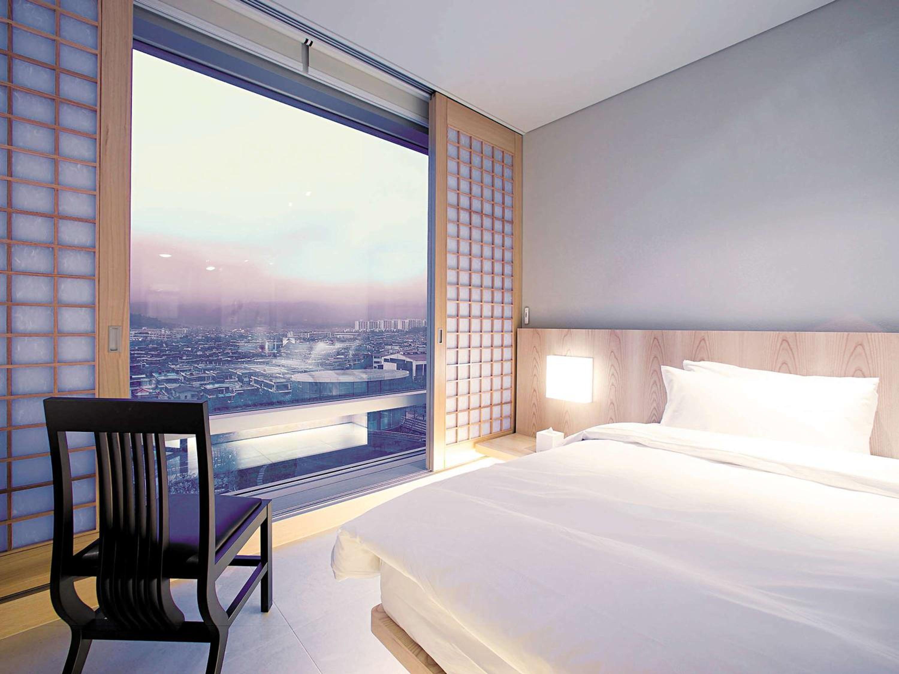 Deluxe King Room - Photo 4