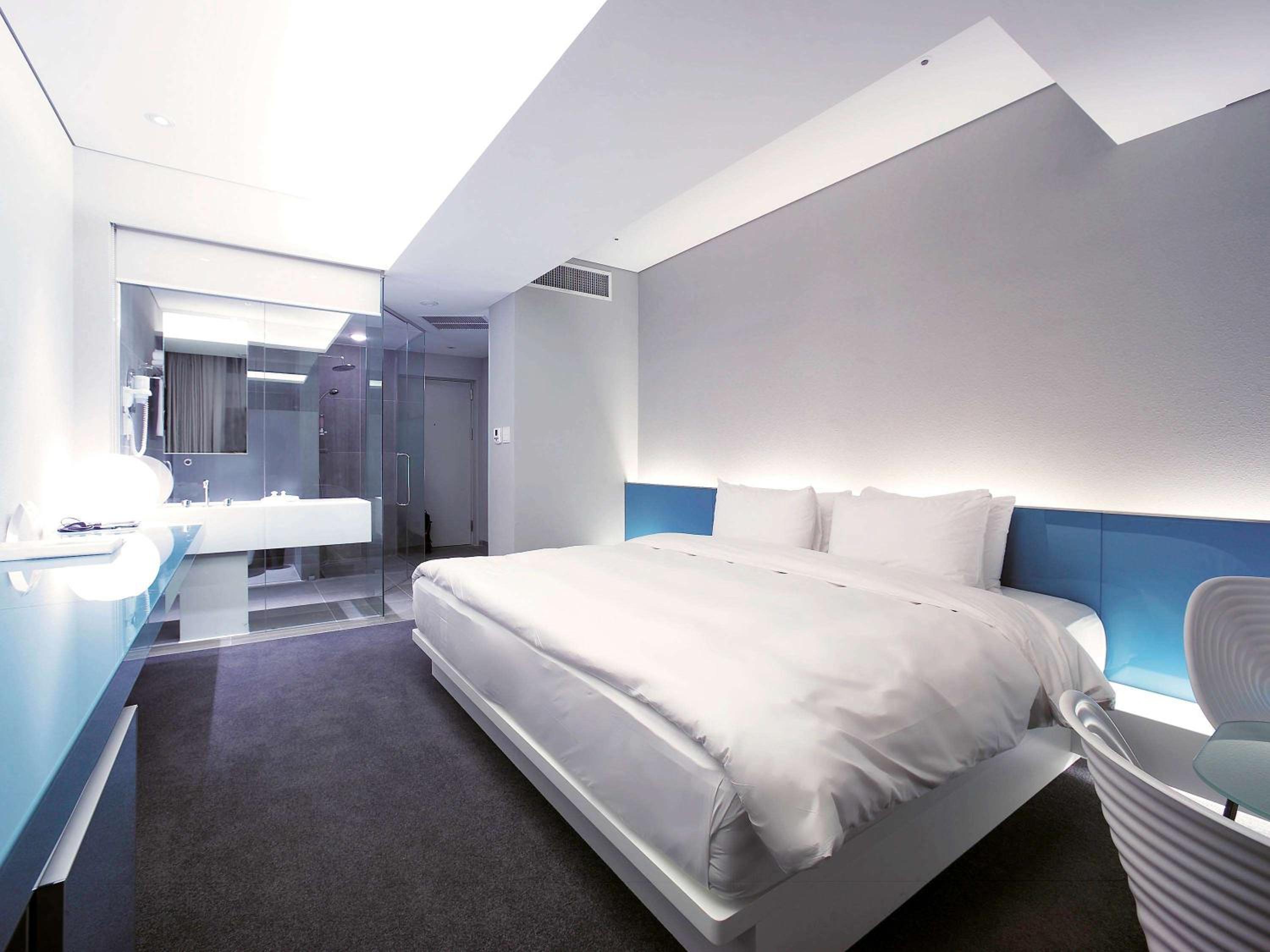 Deluxe King Room - Photo 5