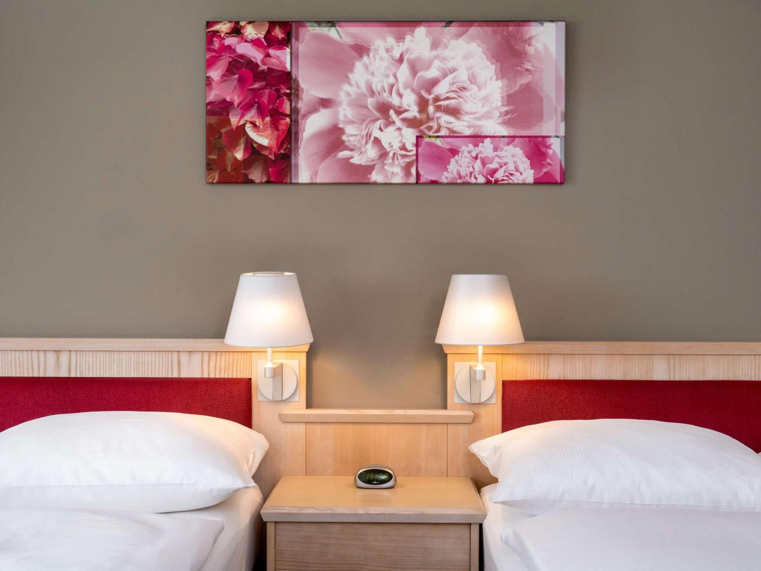Classic Twin Room - Photo 2