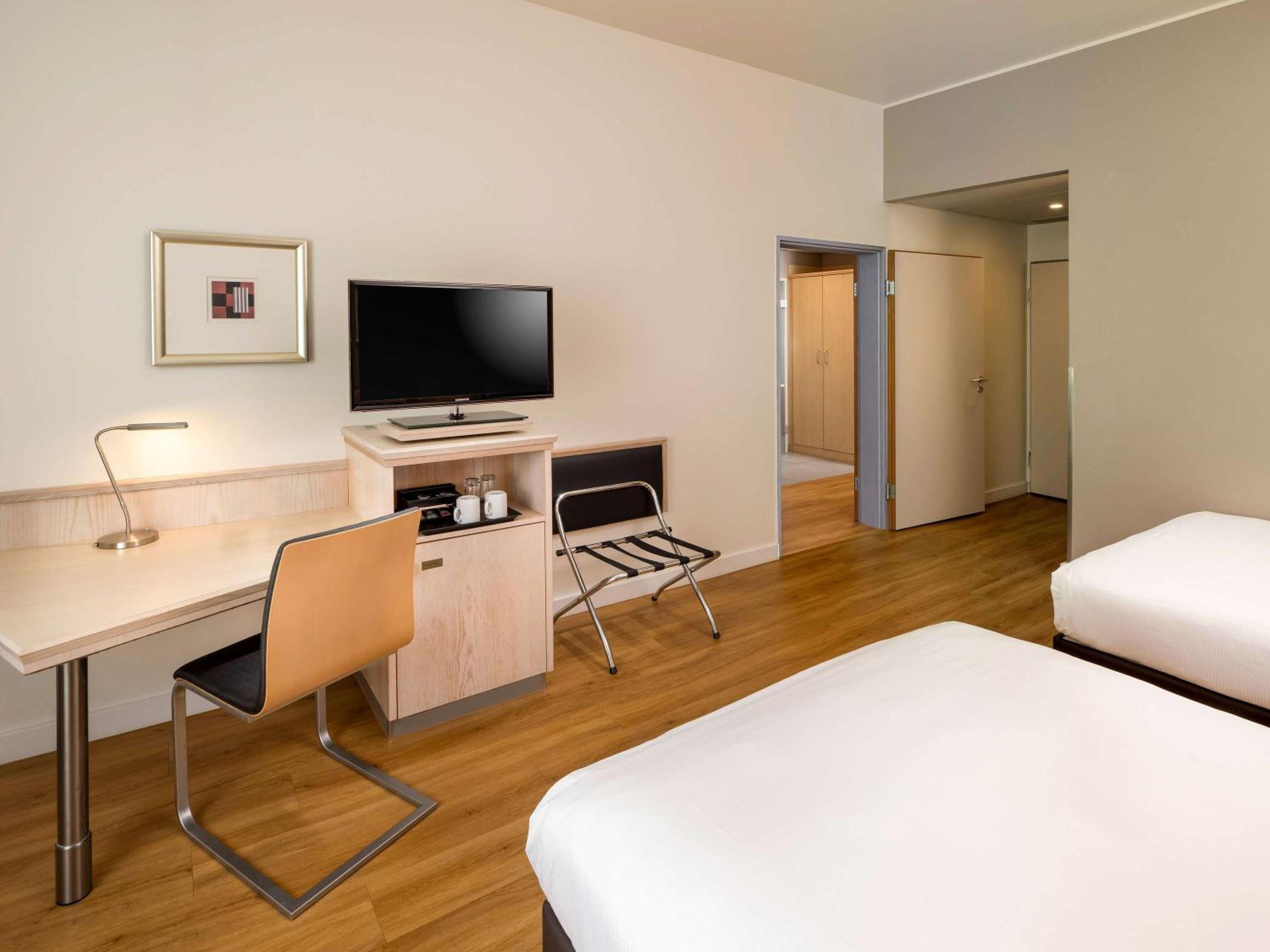 Family Connecting Rooms - Photo 11