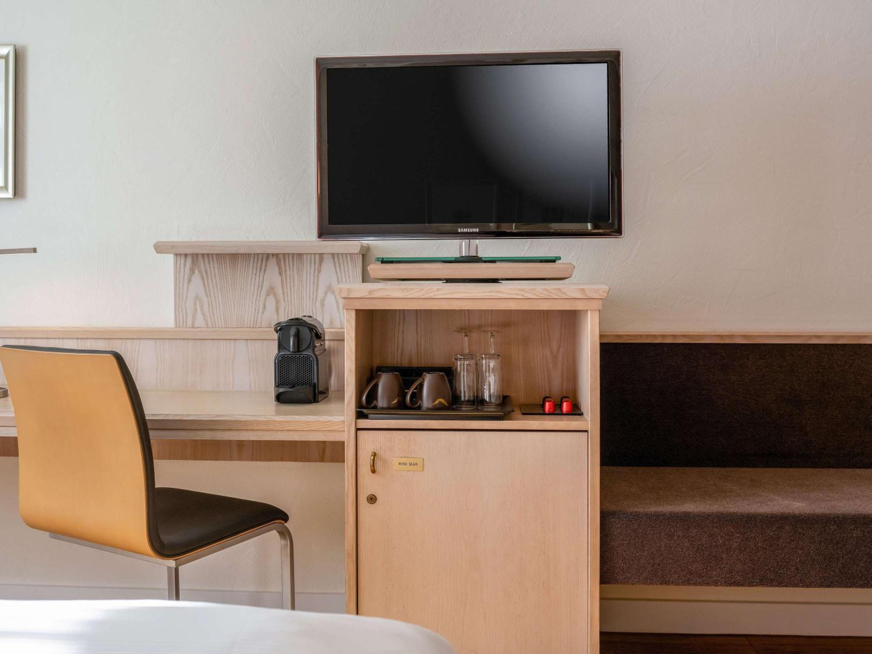 Superior King Room - Photo 10