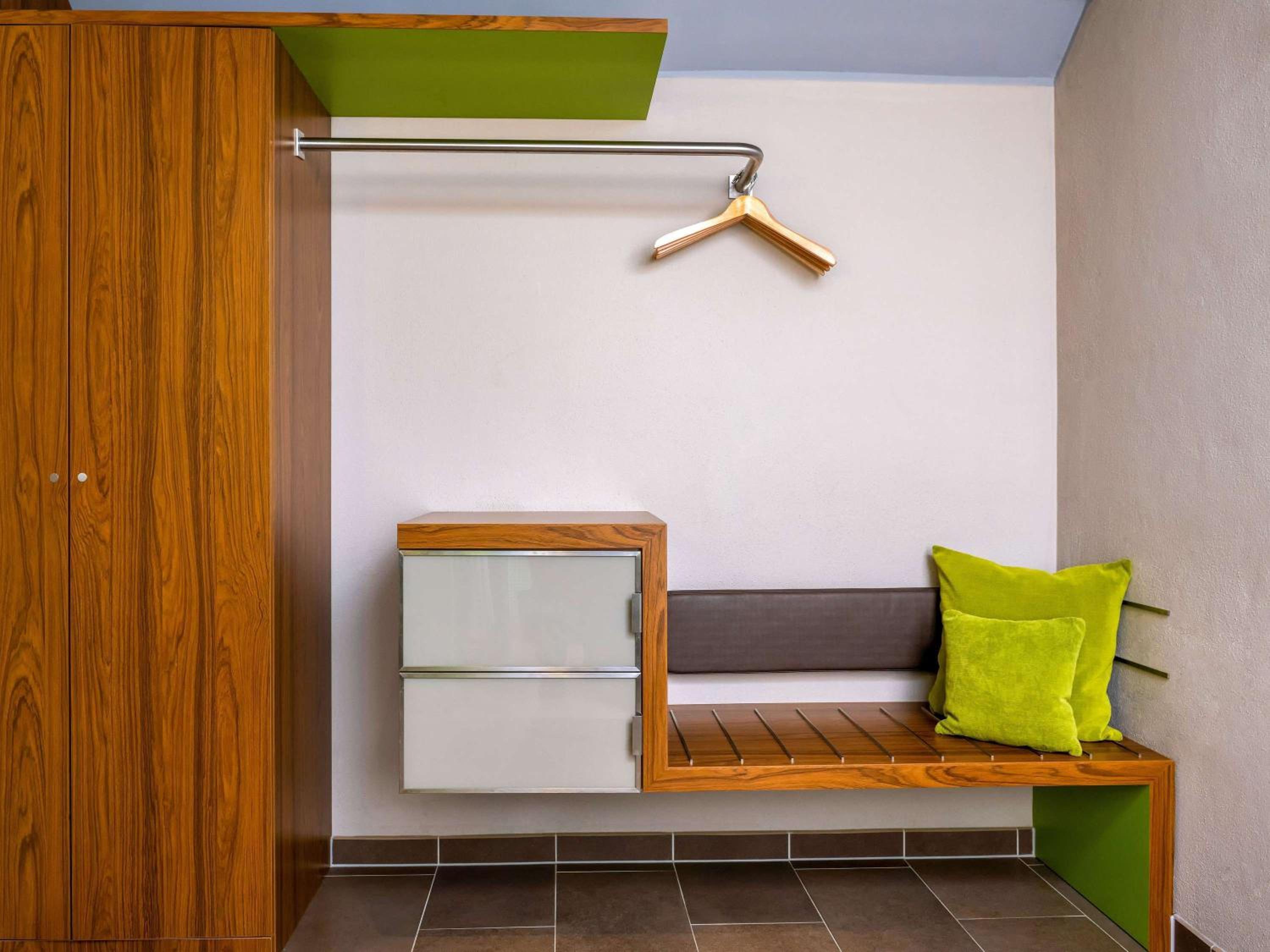 Premium King Room - Photo 7