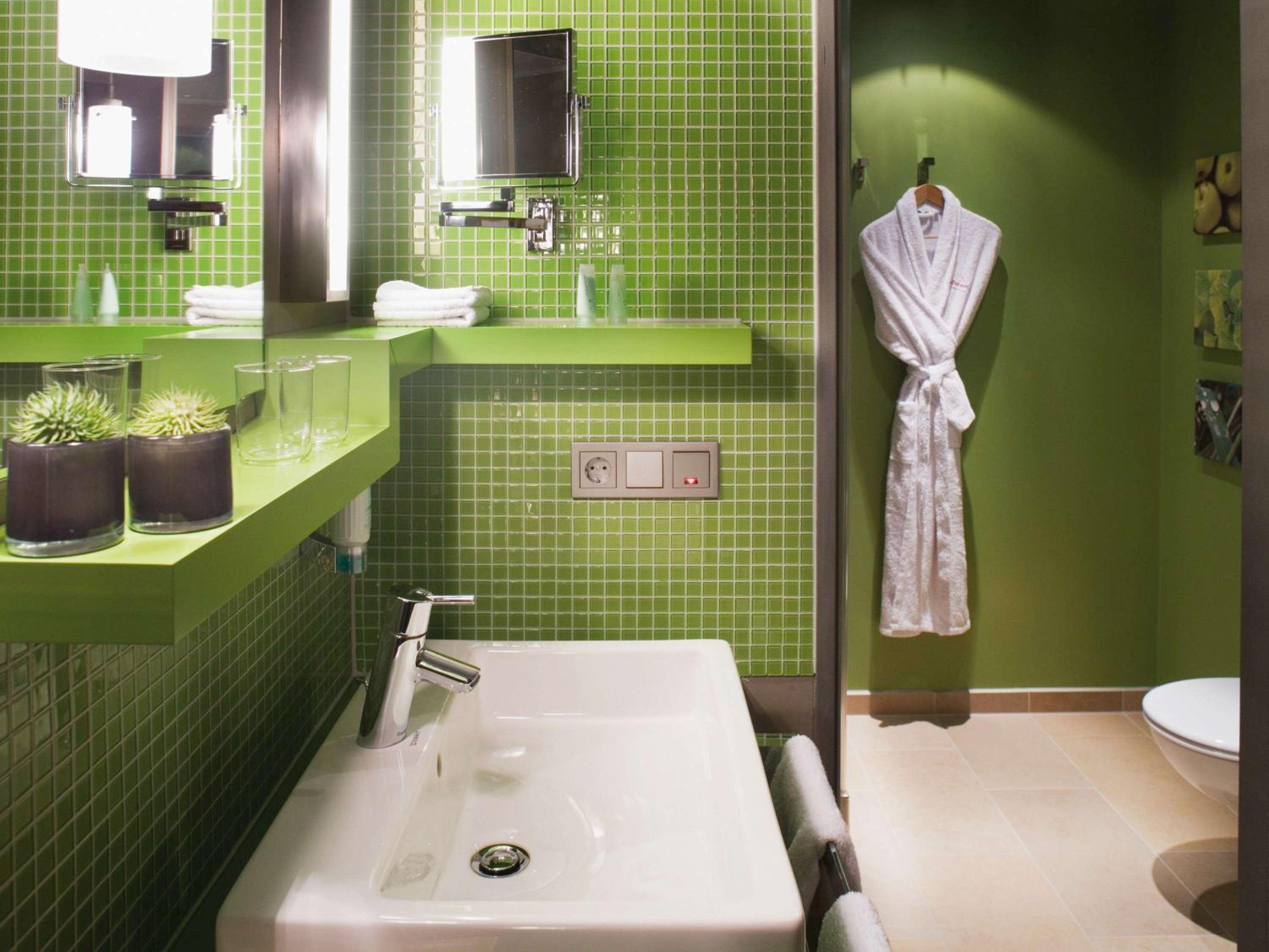 Premium King Room - Photo 5
