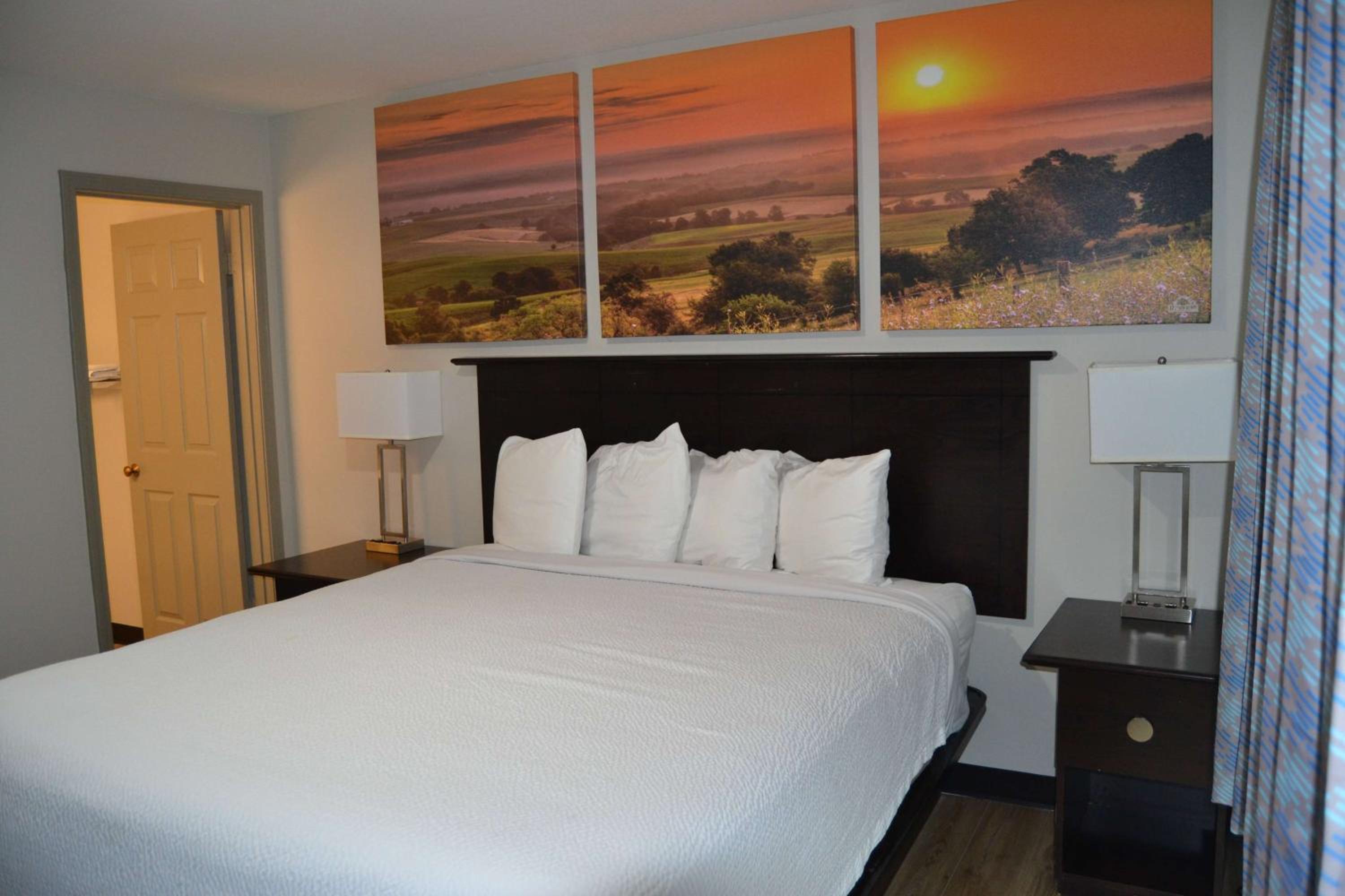 Two-Bedroom Suite - Non-Smoking - Photo 1