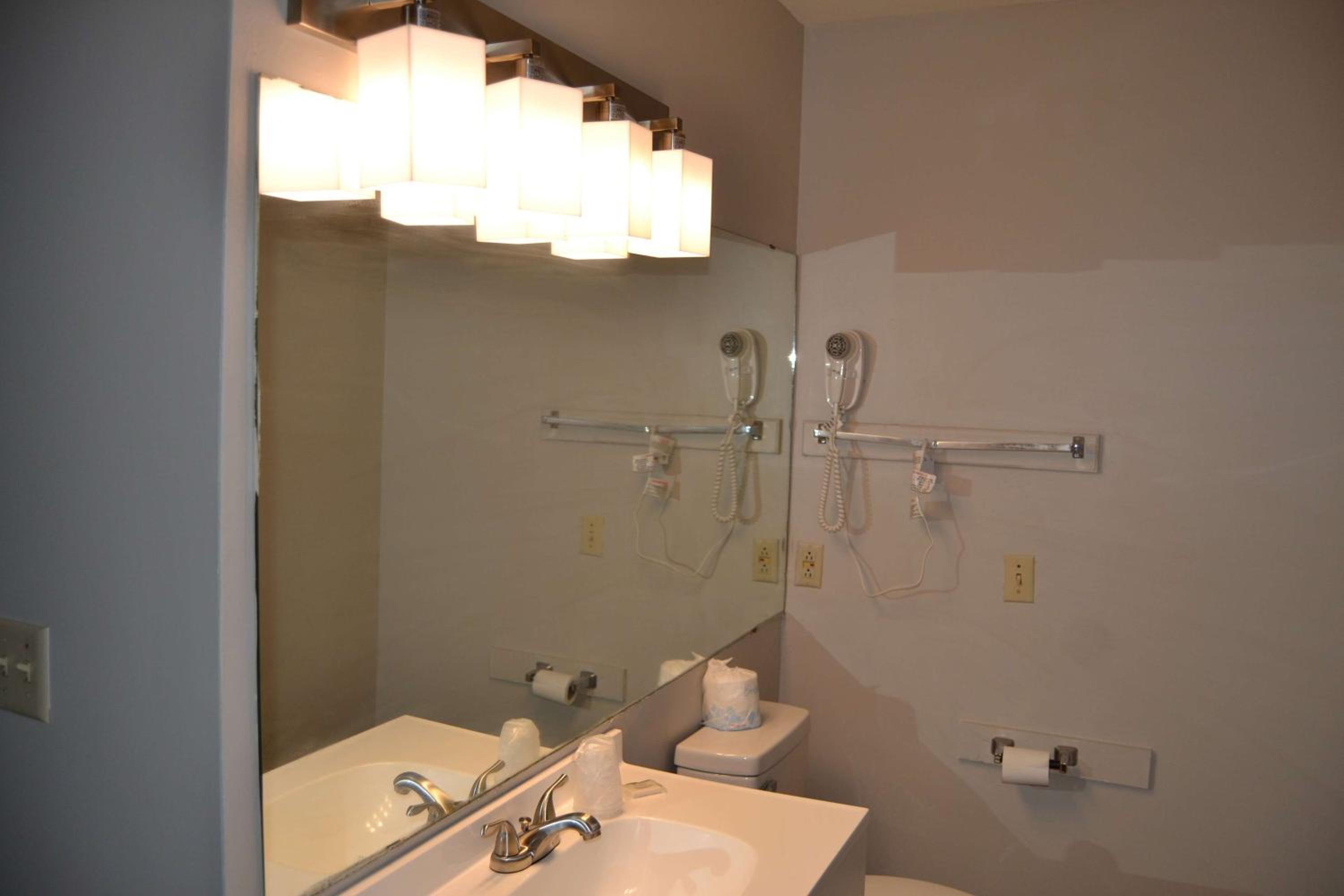 Two-Bedroom Suite - Non-Smoking - Photo 5